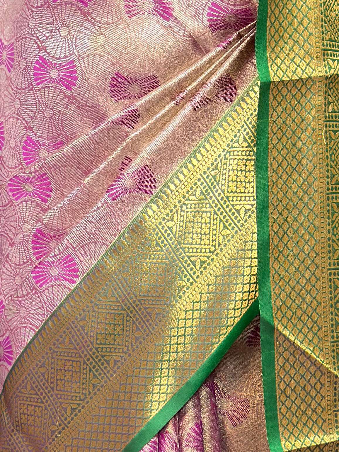 MIMOSA Women's Woven Design Kanjivaram Style Art Silk Saree with Blouse Piece - Magenta (SA00002804MJFREE)