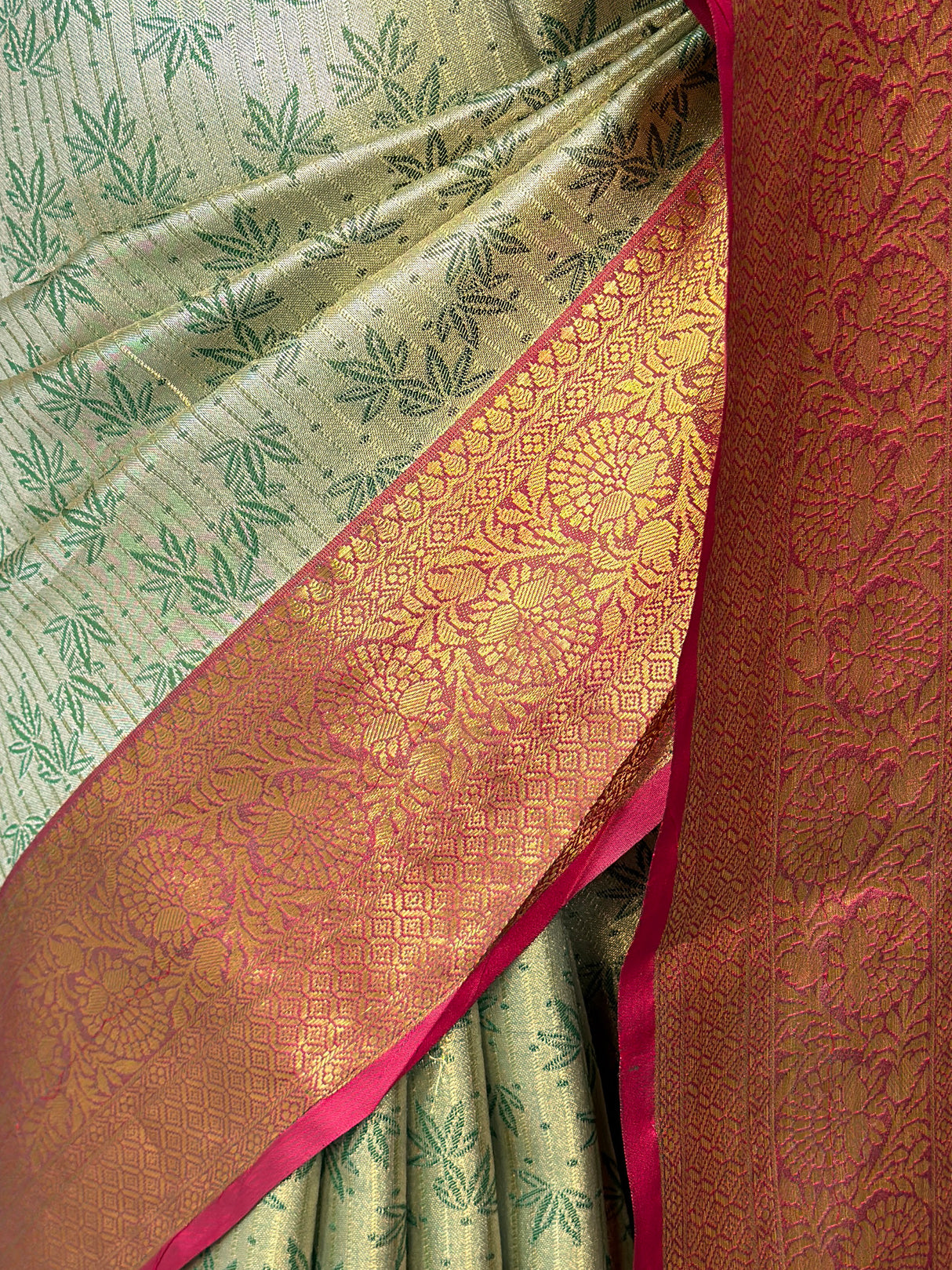 MIMOSA Women's Woven Design Kanjivaram Style Art Silk Saree with Blouse Piece - Green (SA00002477GRNFREE)