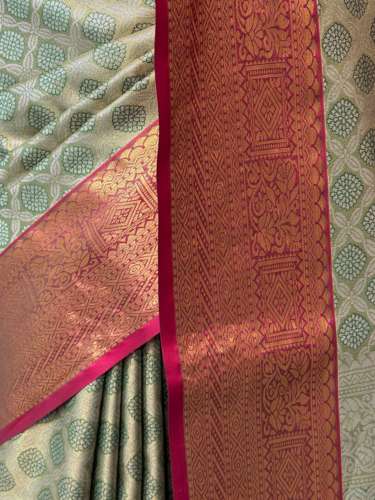 MIMOSA Women's Woven Design Kanjivaram Style Art Silk Saree with Blouse Piece - Green (SA00002734GRNFREE)