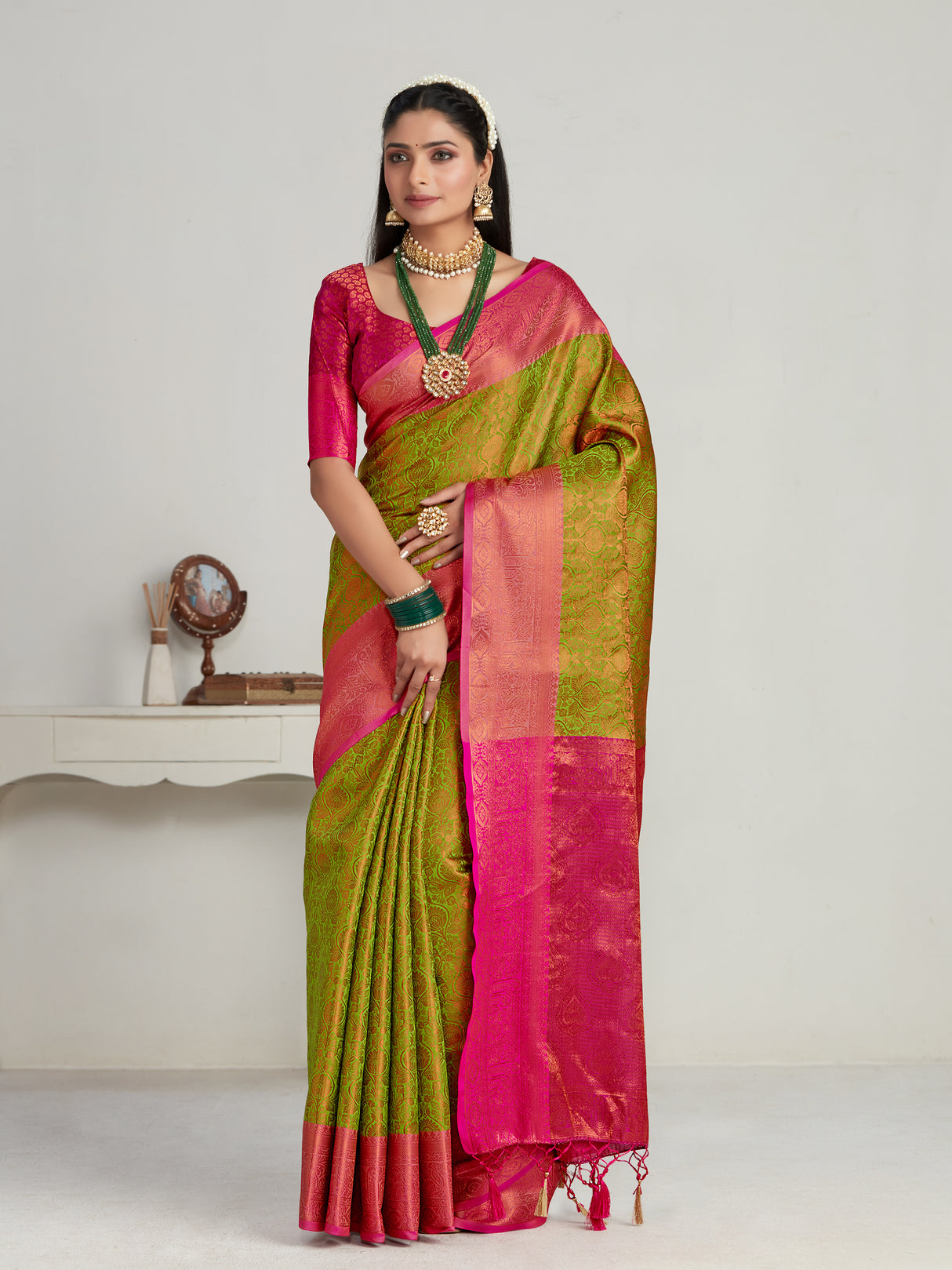 Mimosa Women's Woven Design Kanjivaram Art Silk Saree With Blouse Piece : SA00001130OL