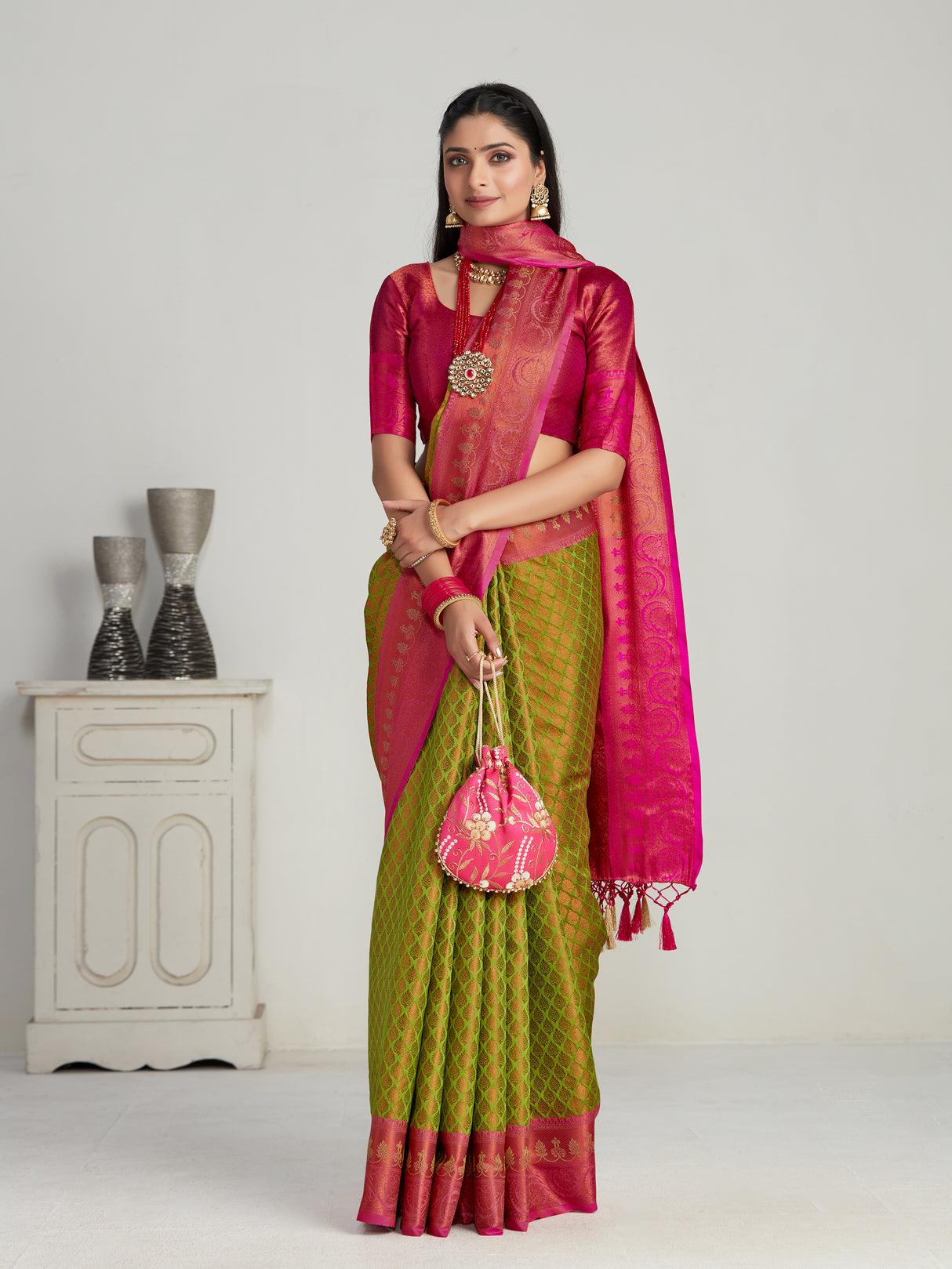 Mimosa Women's Woven Design Kanjivaram Art Silk Saree With Blouse Piece : SA00001131OL