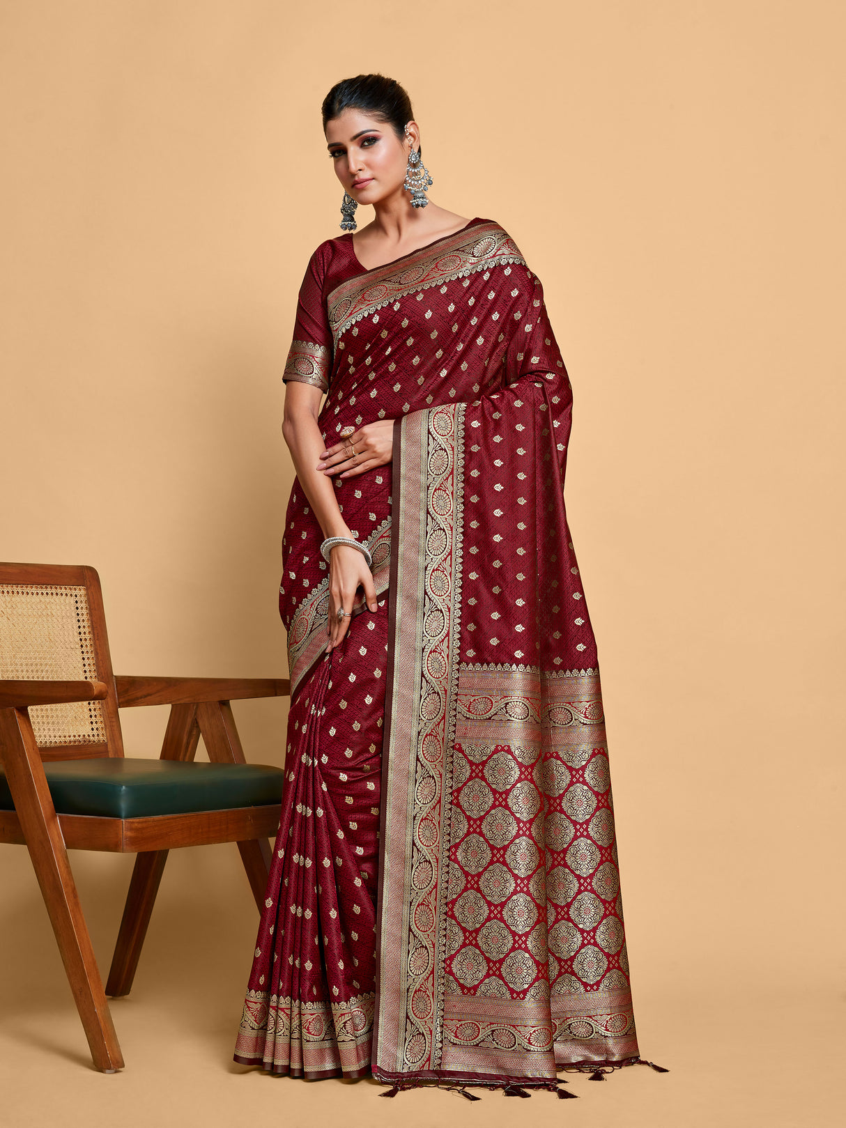 Mimosa Women's Woven Design Kanjivaram Art Silk Saree With Blouse Piece : SA00001222MRFREE