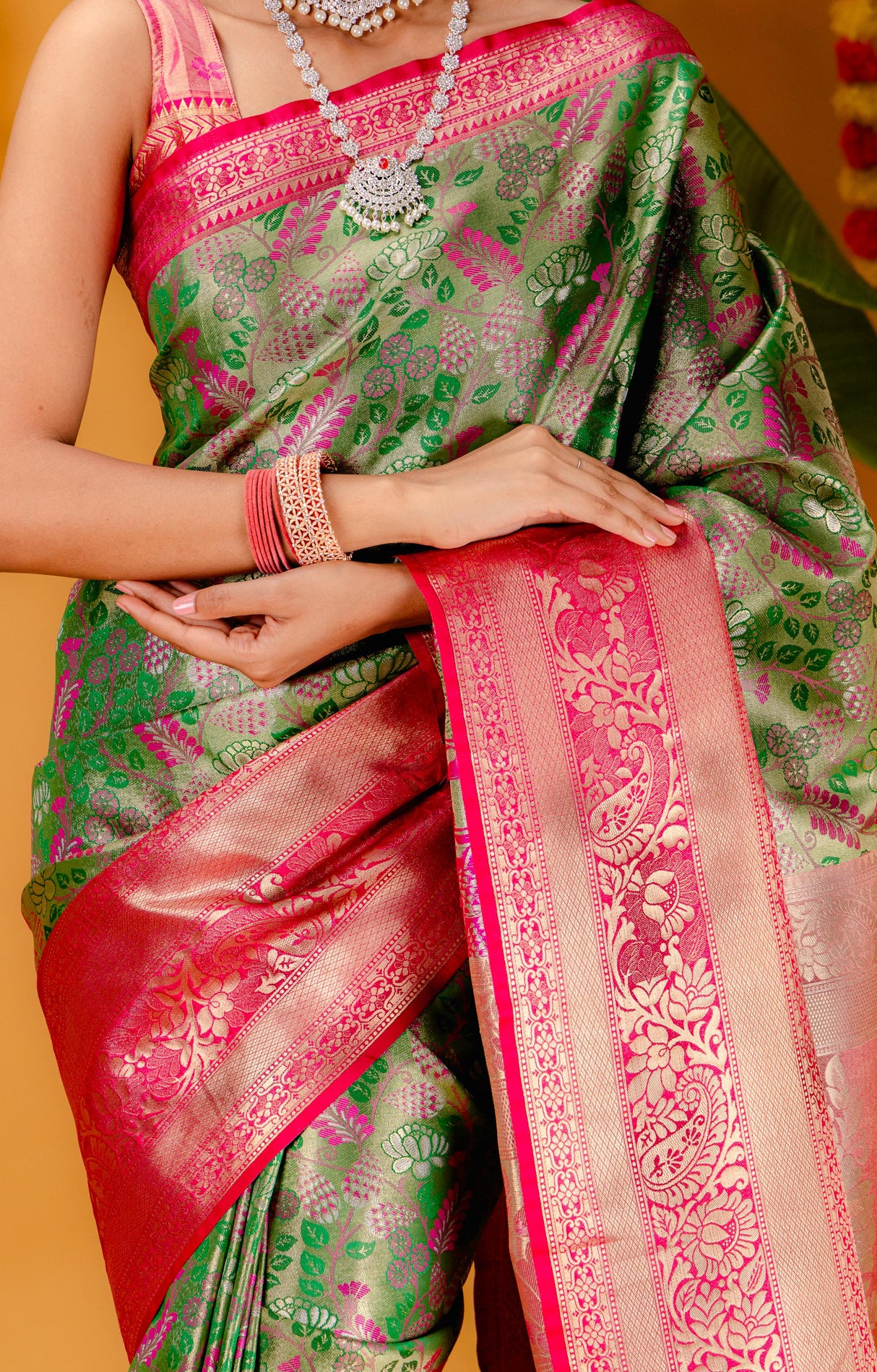 Mimosa Women's Woven Design Kanjivaram Style Art Silk Saree With Blouse Piece : SA00001812GRNFREE