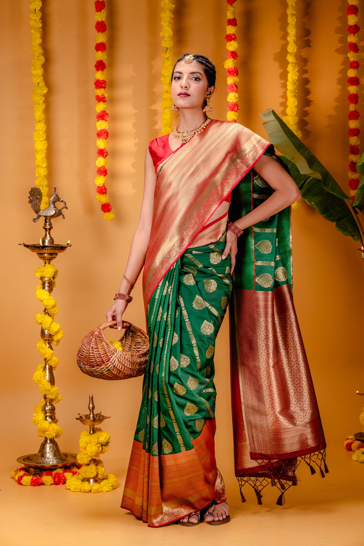 Mimosa Women's Woven Design Kanjivaram Style Art Silk Saree With Blouse Piece : SA00001610GRNFREE