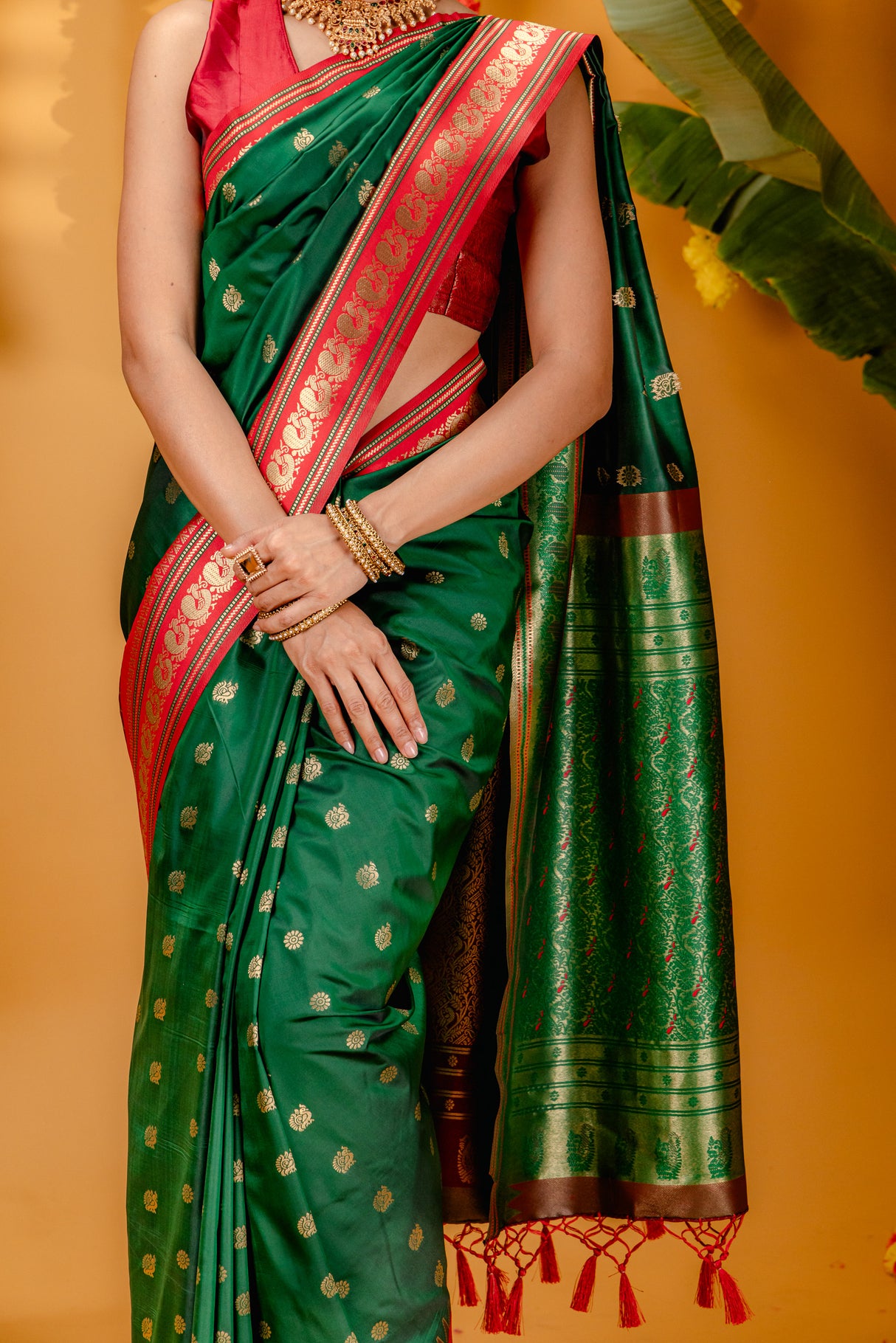 Mimosa Women's Woven Design Kanjivaram Style Art Silk Saree With Blouse Piece : SA00001733GRNFREE