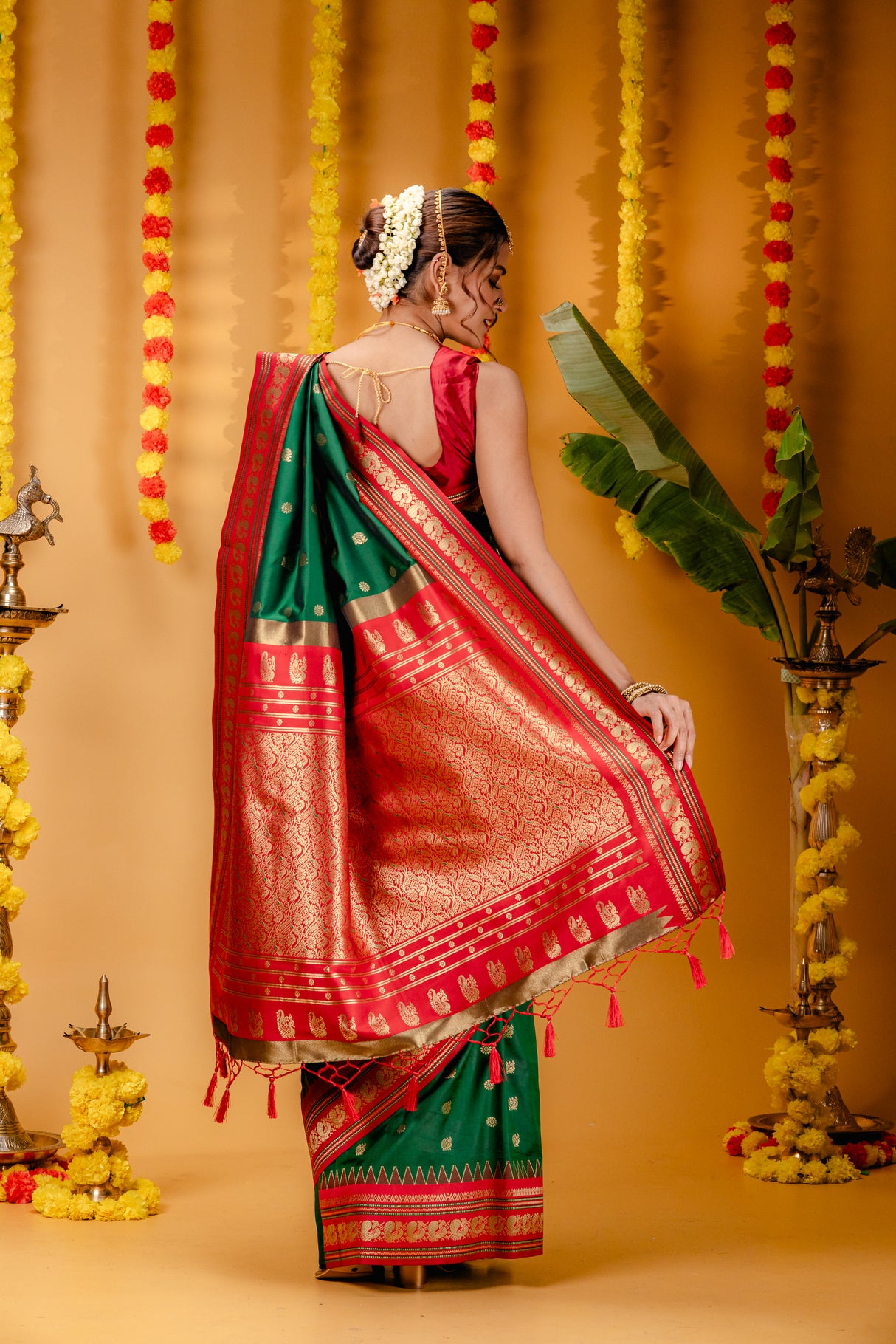 Mimosa Women's Woven Design Kanjivaram Style Art Silk Saree With Blouse Piece : SA00001733GRNFREE