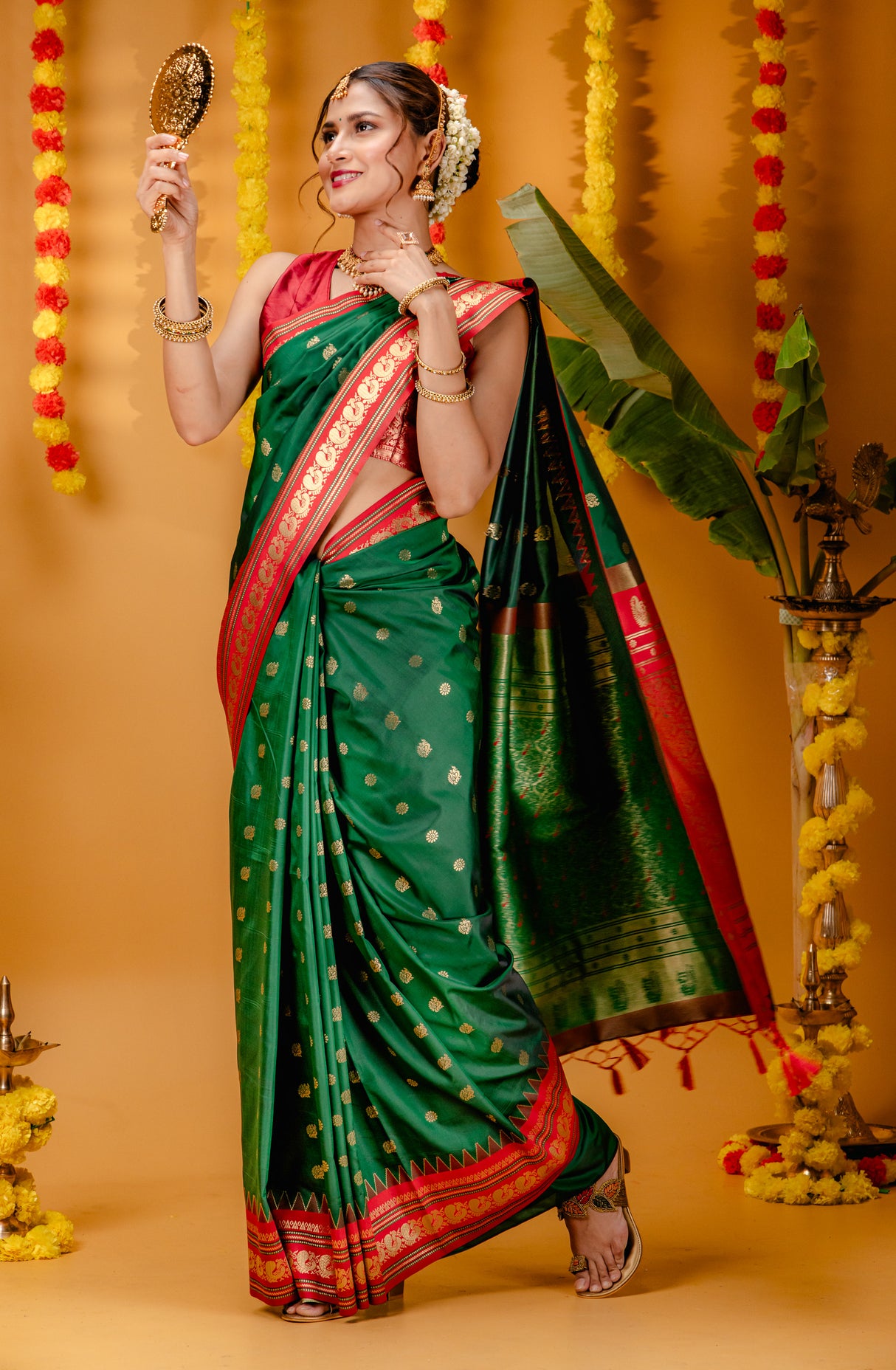 Mimosa Women's Woven Design Kanjivaram Style Art Silk Saree With Blouse Piece : SA00001733GRNFREE