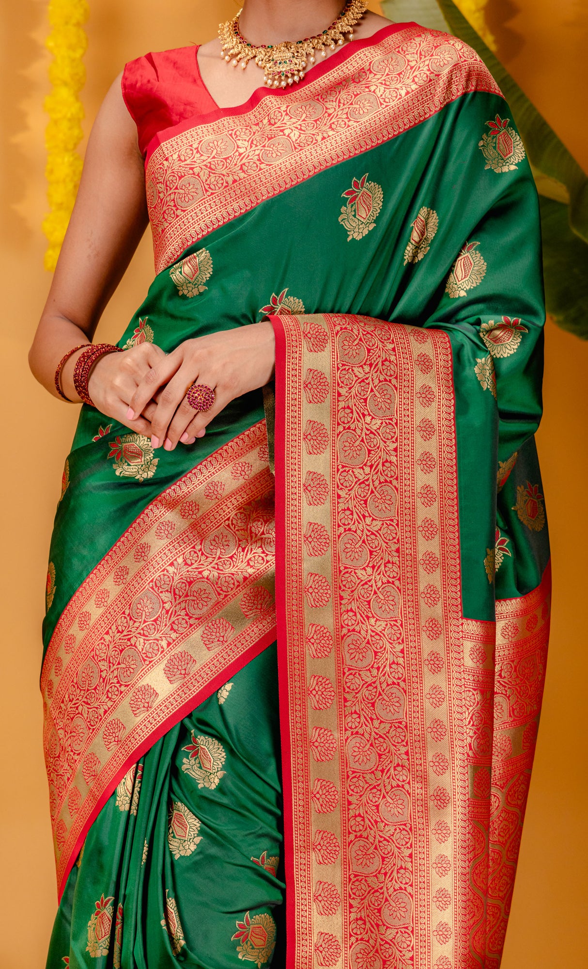 Mimosa Women's Woven Design Kanjivaram Style Art Silk Saree With Blouse Piece : SA00001693GRNFREE