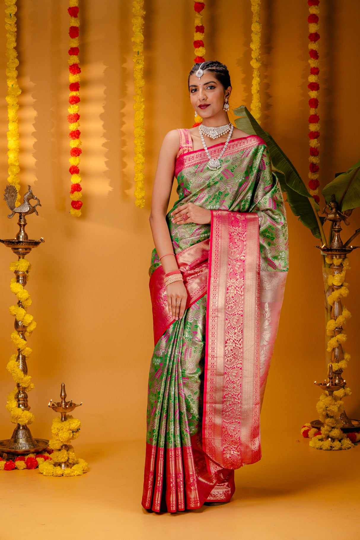 Mimosa Women's Woven Design Kanjivaram Style Art Silk Saree With Blouse Piece : SA00001812GRNFREE