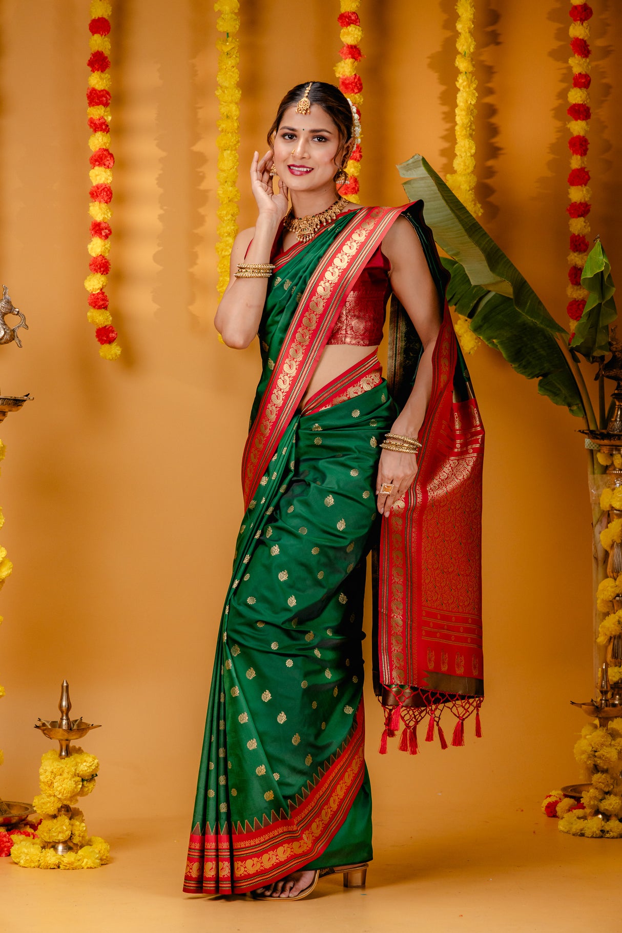 Mimosa Women's Woven Design Kanjivaram Style Art Silk Saree With Blouse Piece : SA00001733GRNFREE