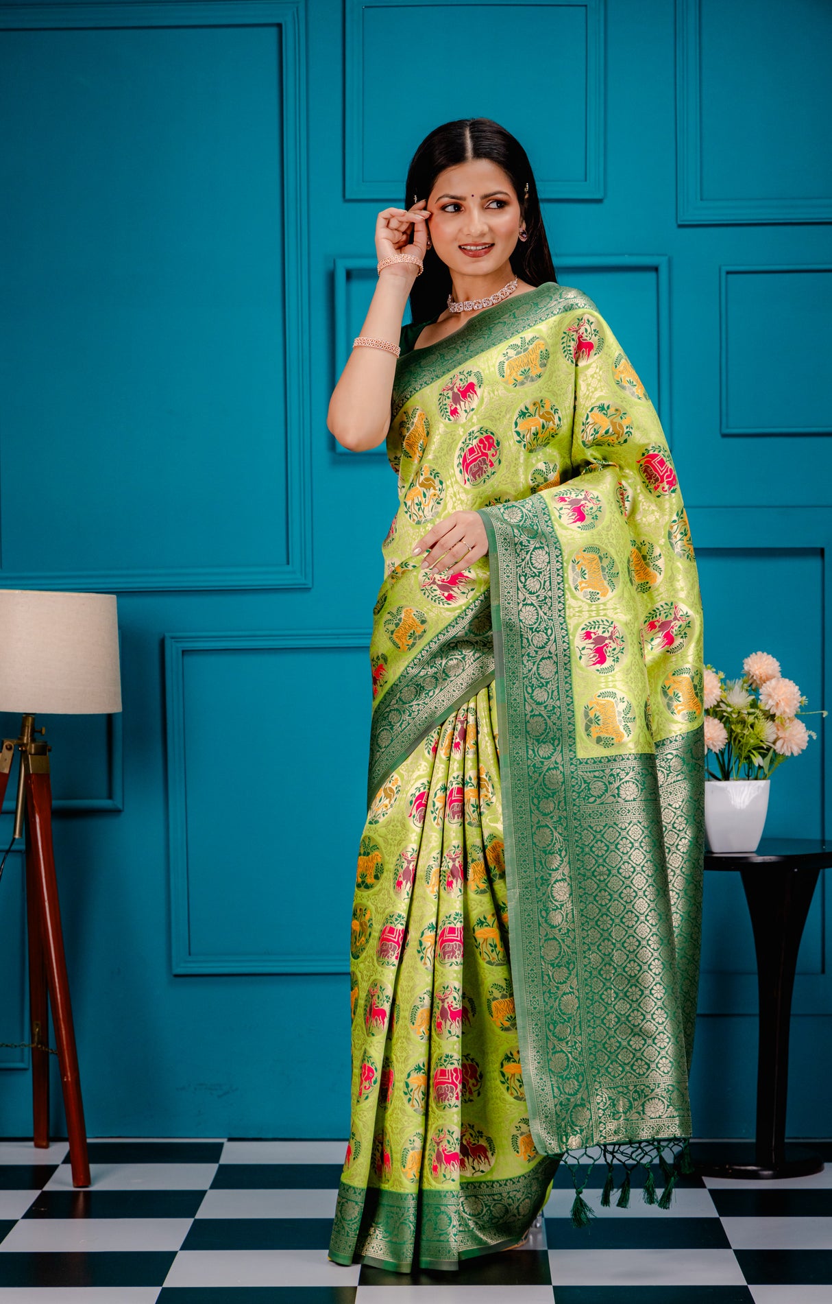 Mimosa Women's Woven Design Patola Style Art Silk Saree With Blouse Piece : SA00001656LRFREE