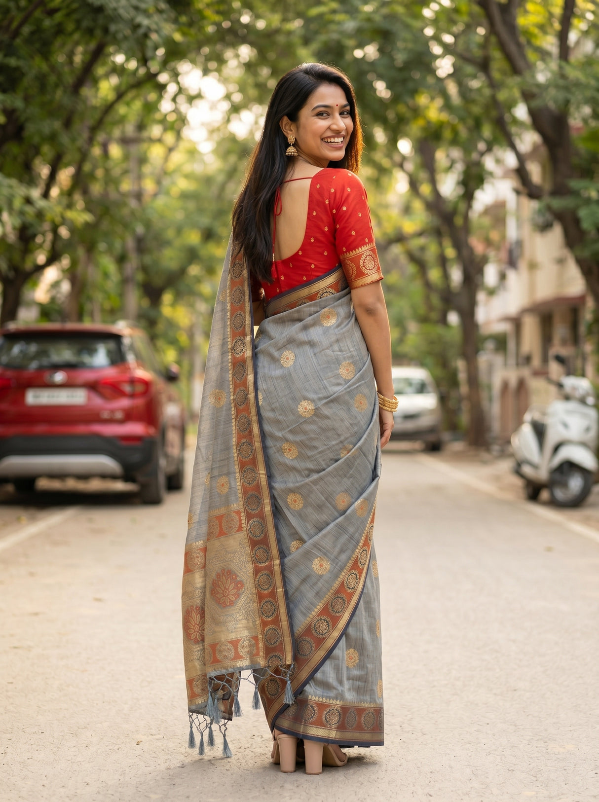 MIMOSA Grey Kanjivaram tusser Saree — pose 2 styling detail
