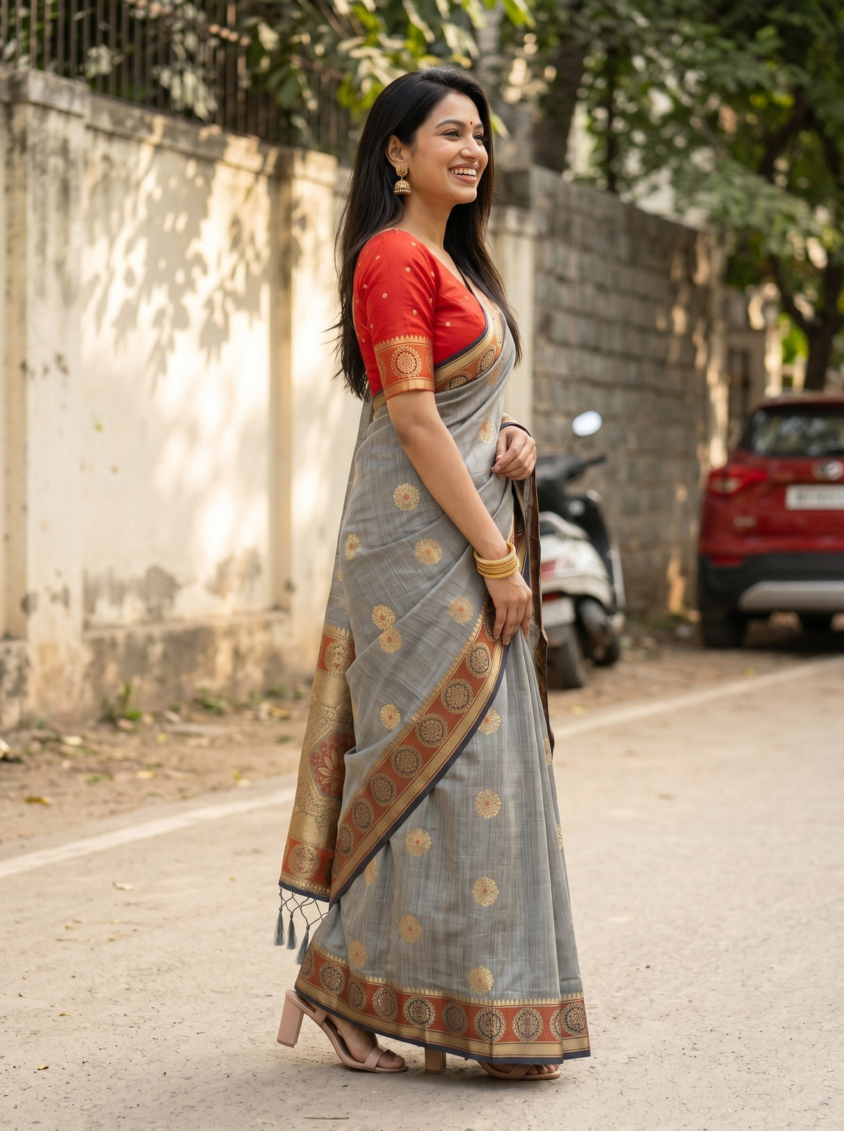 MIMOSA Grey Kanjivaram tusser Saree — pose 3 styling detail