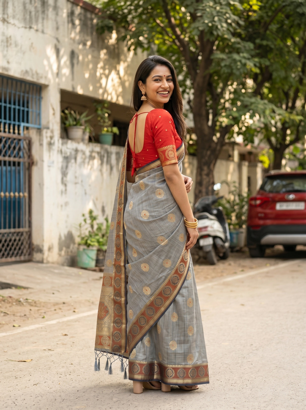MIMOSA Grey Kanjivaram tusser Saree — pose 7 styling detail