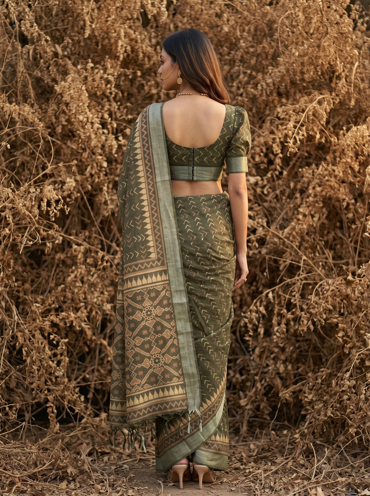 MIMOSA Saree Saree — pose 2 styling detail