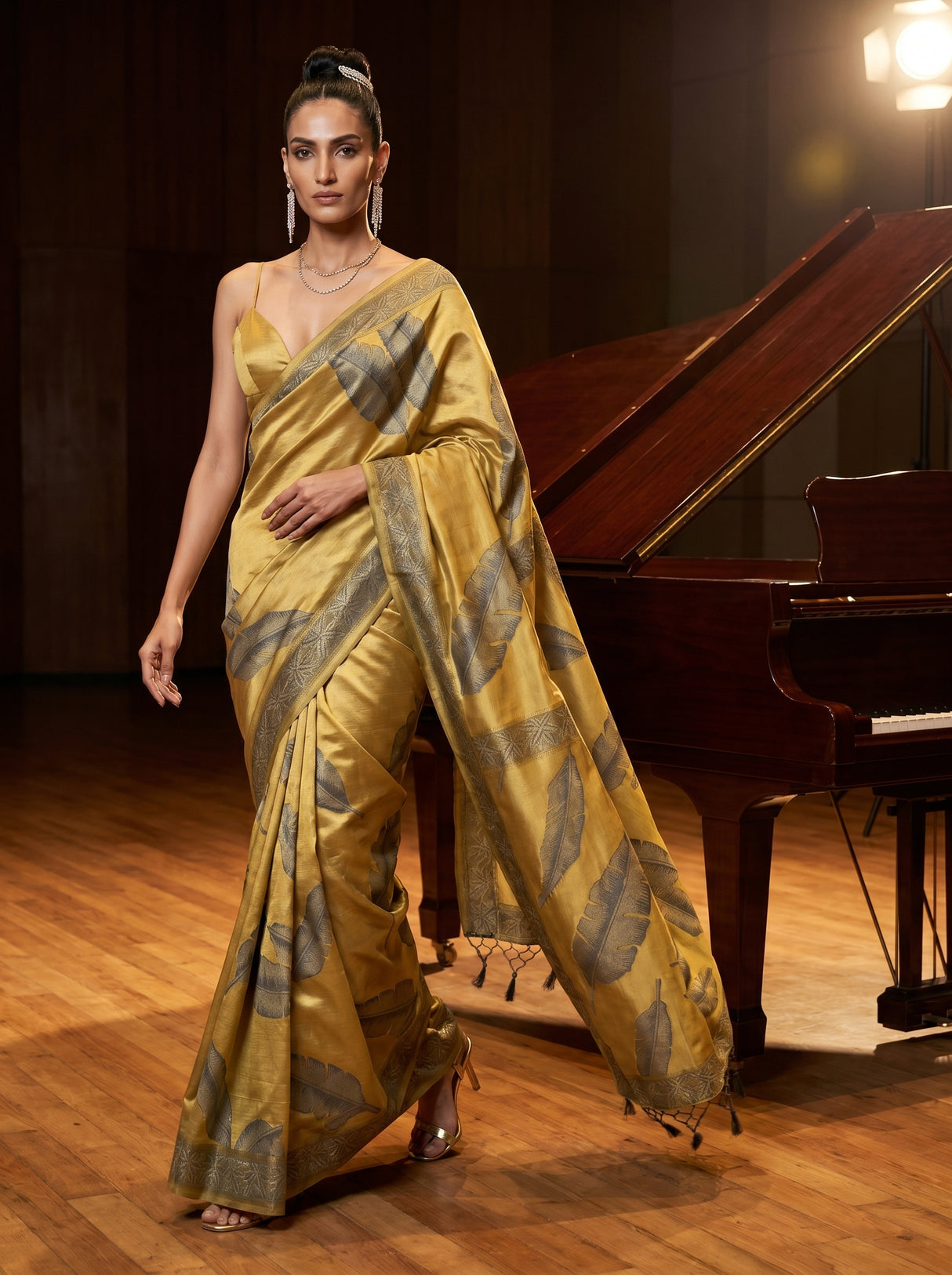 MIMOSA Saree Saree — pose 6 styling detail