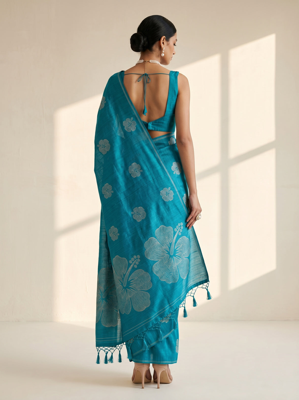 MIMOSA Saree Saree — pose 2 styling detail