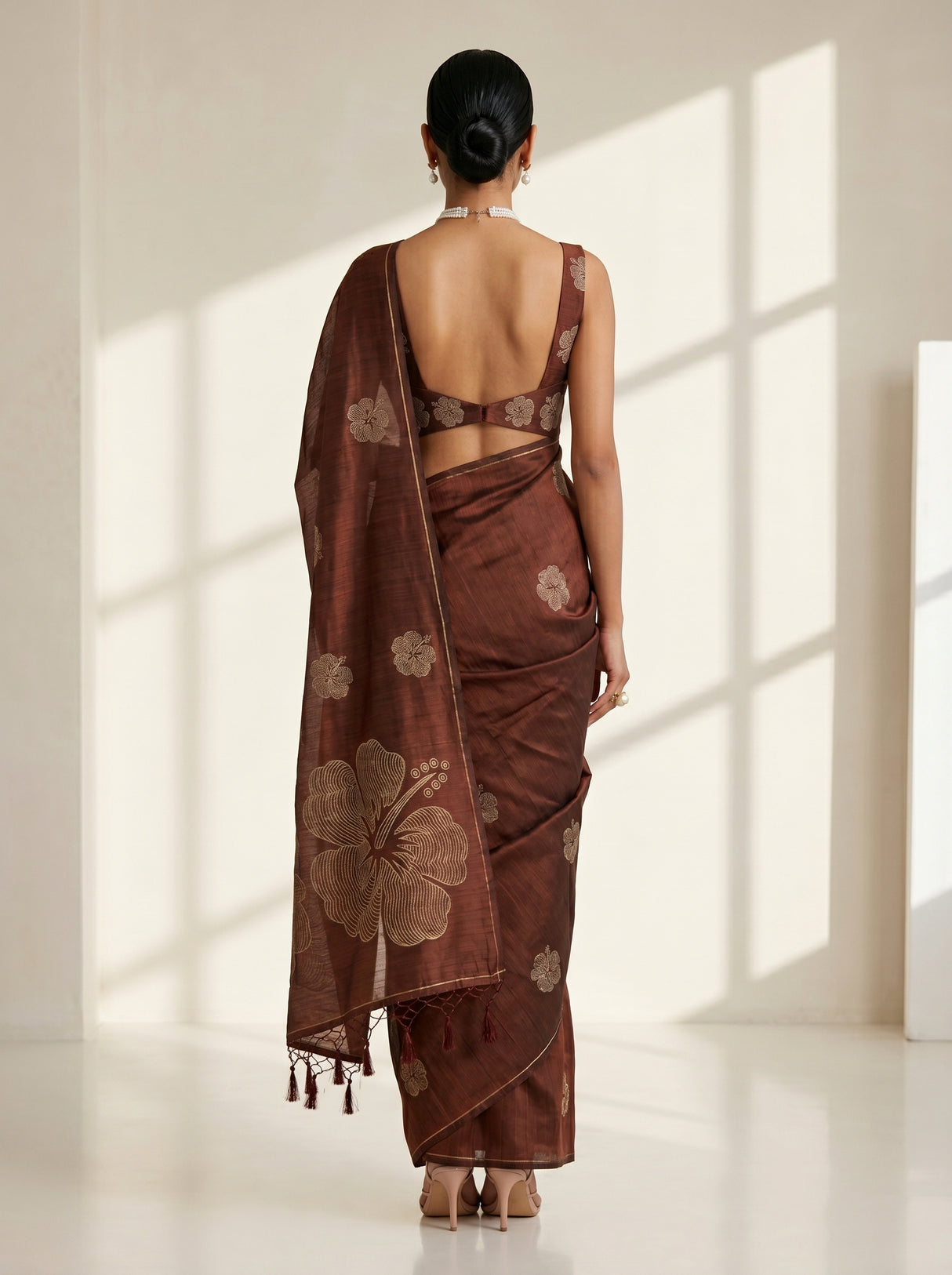 MIMOSA Saree Saree — pose 2 styling detail