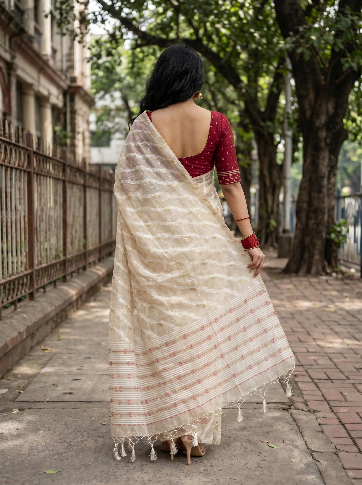 MIMOSA Saree Saree — pose 2 styling detail