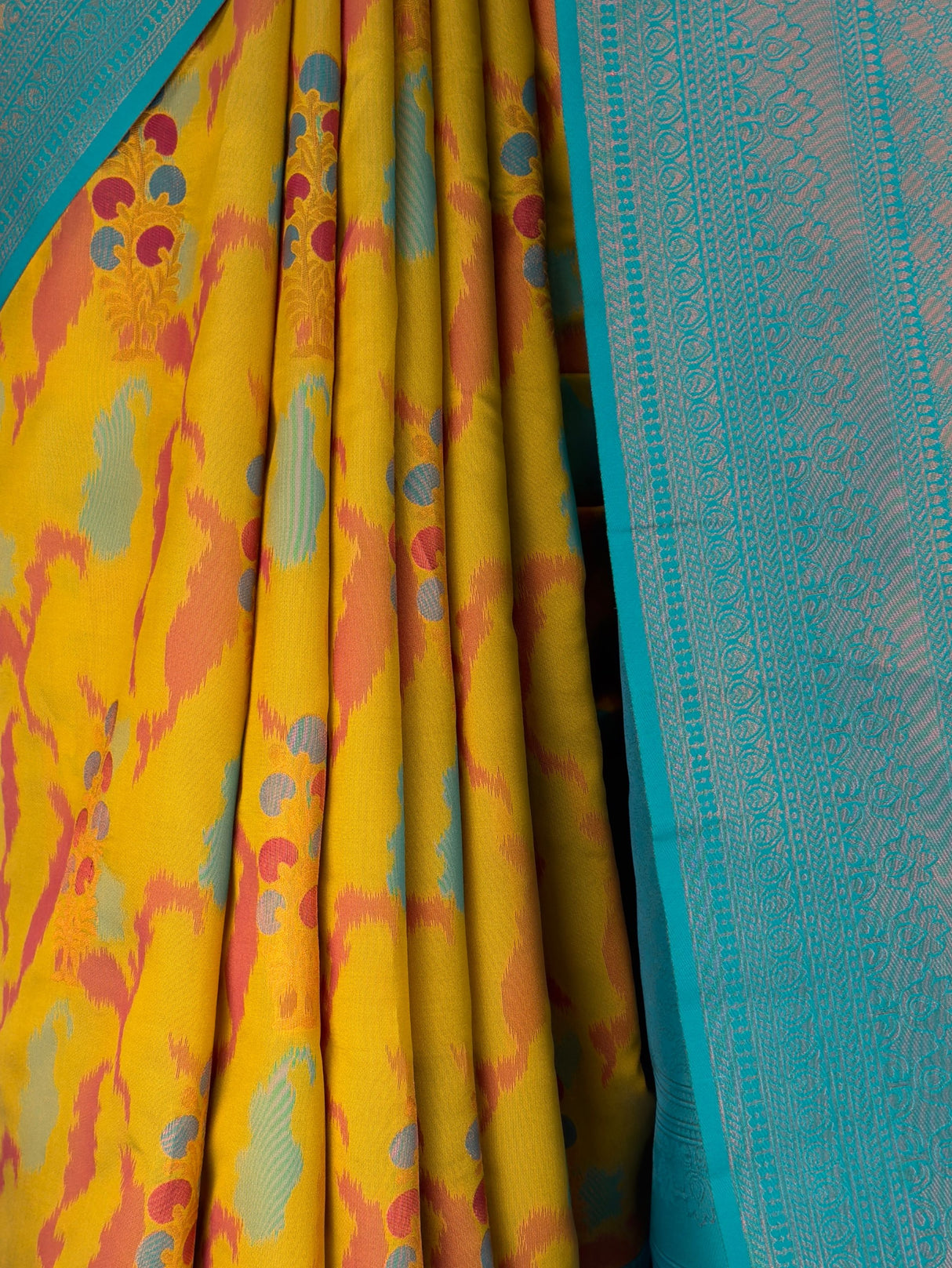 MIMOSA Olive Pochampally Art Silk Saree — Saree pallu flowing detail