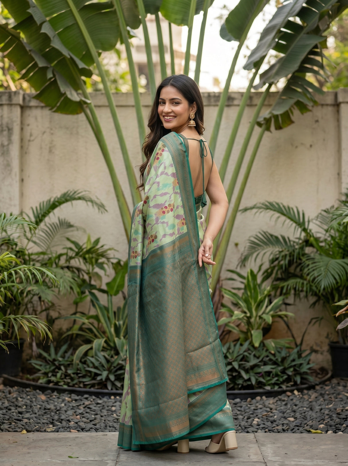 MIMOSA Pista Pochampally Art Silk Saree — Saree pallu and gate detail