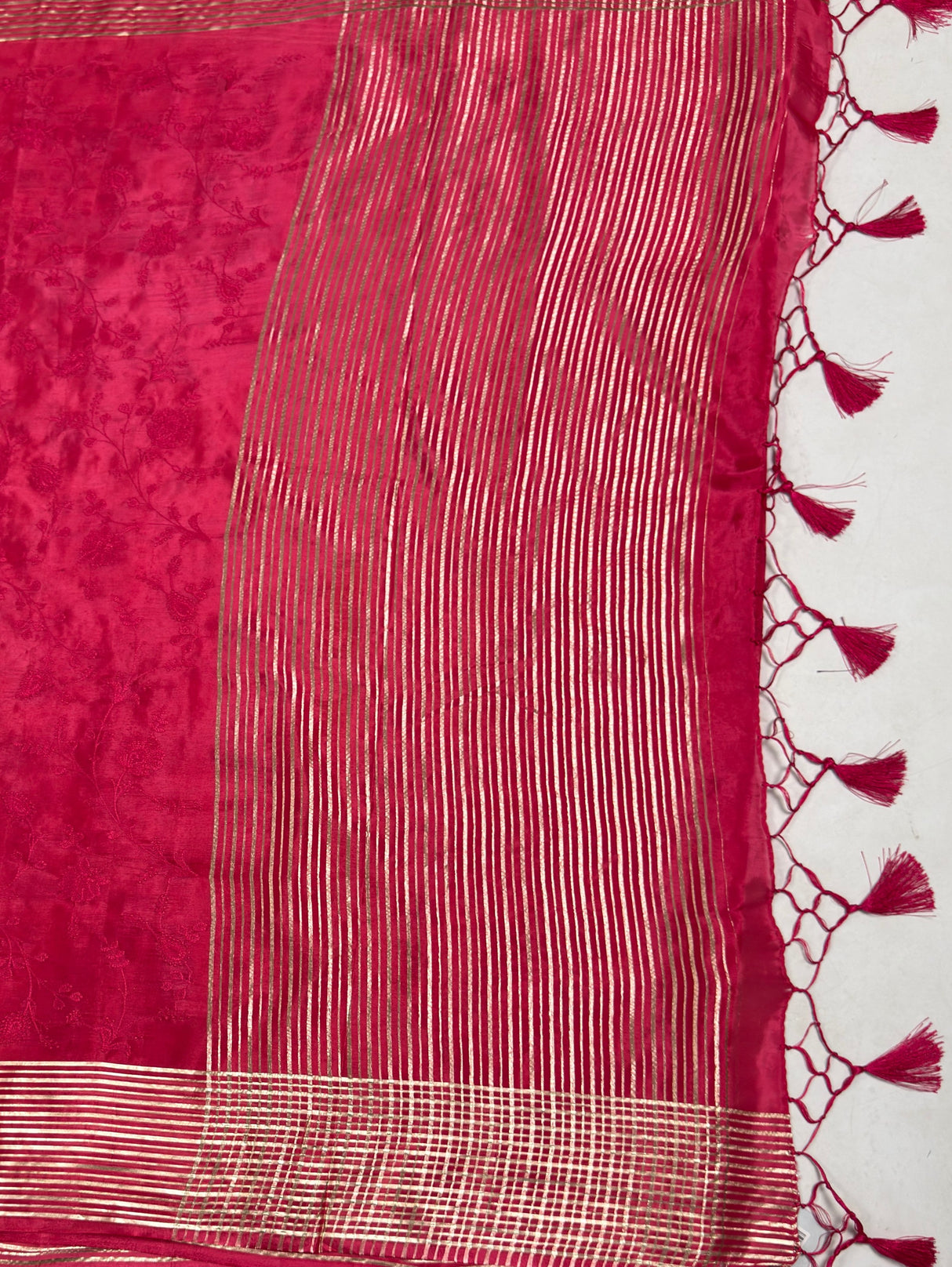 MIMOSA Strawberry Saree Saree — pallu and zari work detail