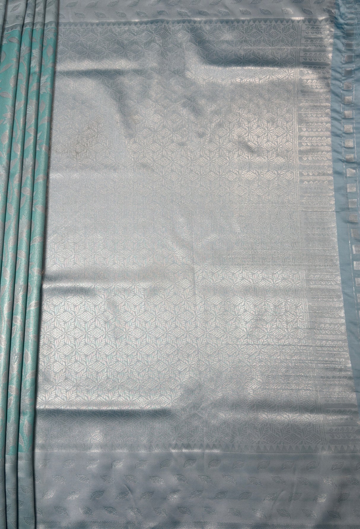 MIMOSA Rama Kanjivaram Art Silk Saree β pallu and zari work detail