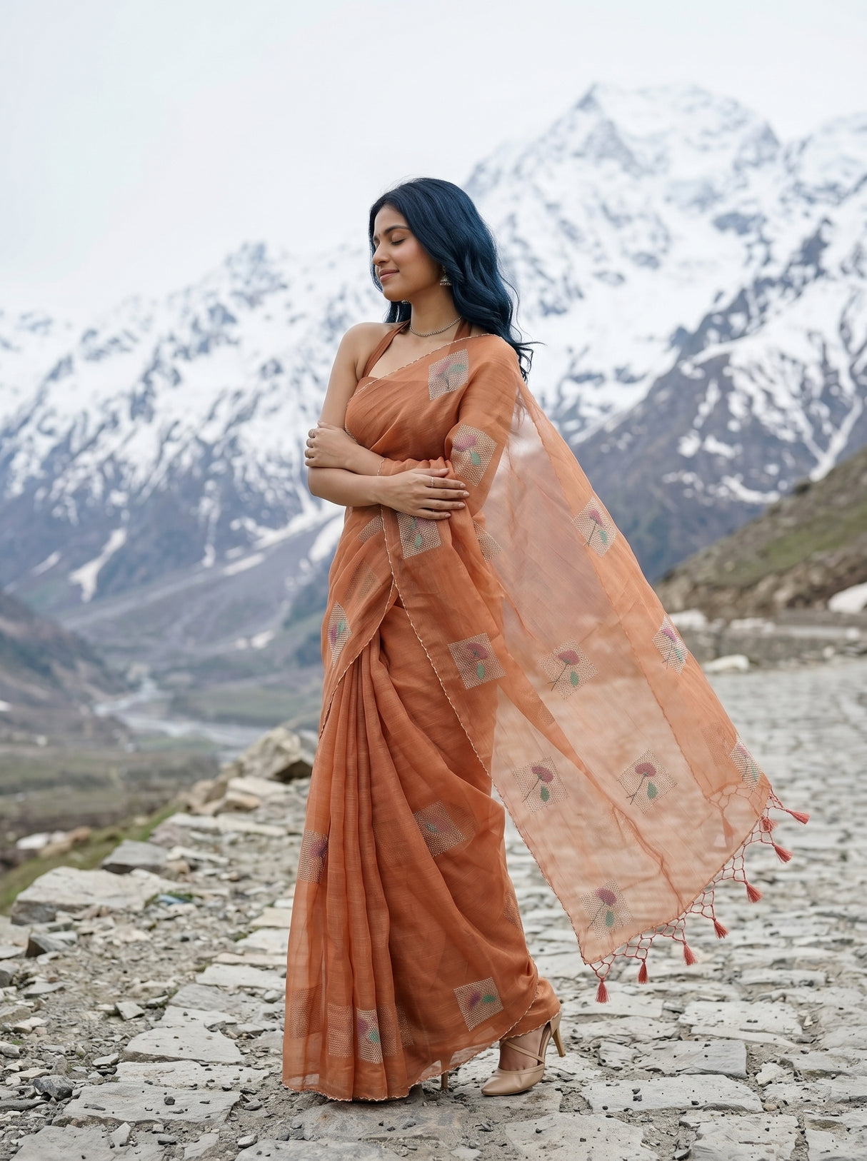 MIMOSA Saree Saree — pose 3 styling detail