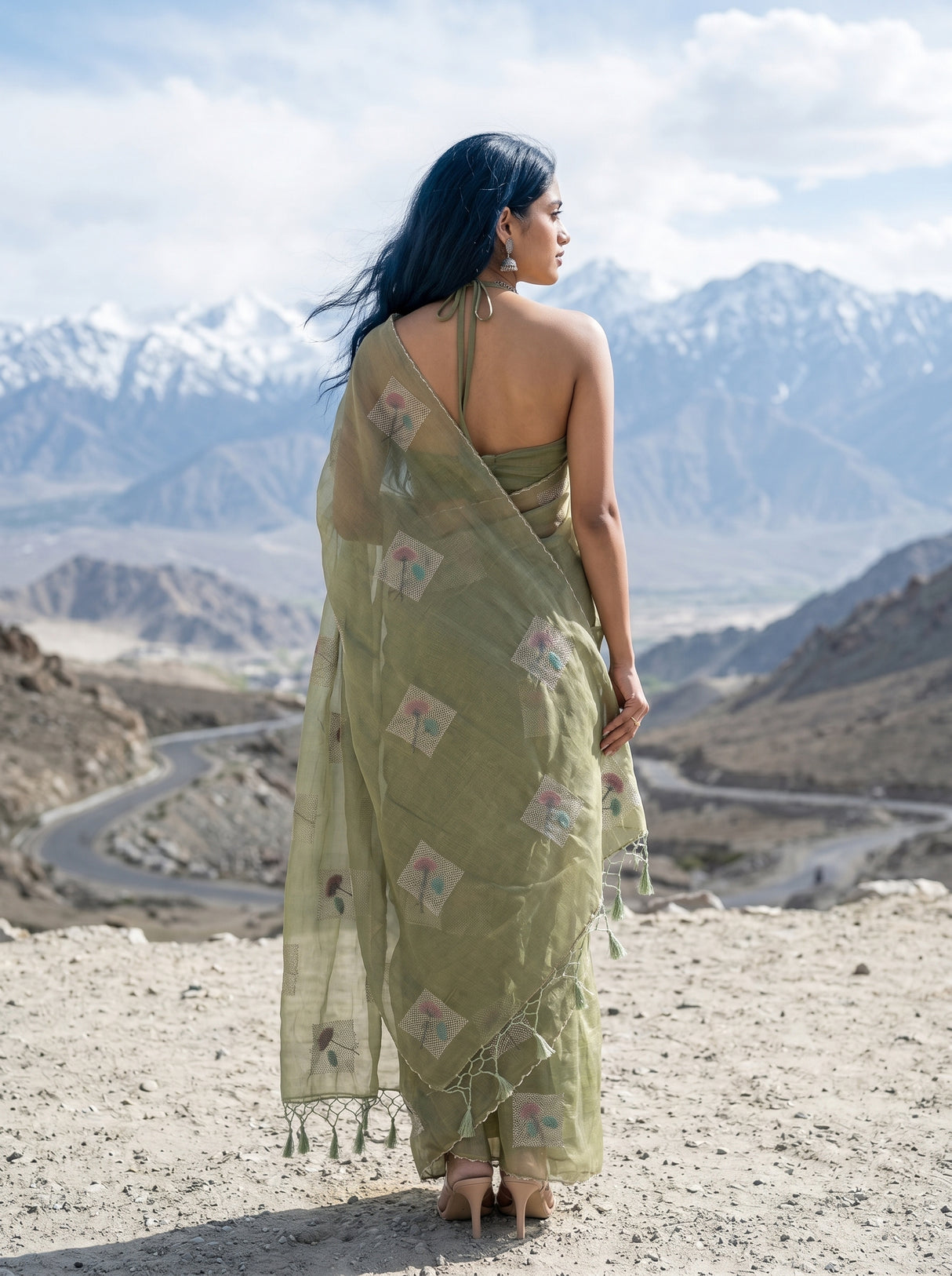 MIMOSA Saree Saree — pose 2 styling detail