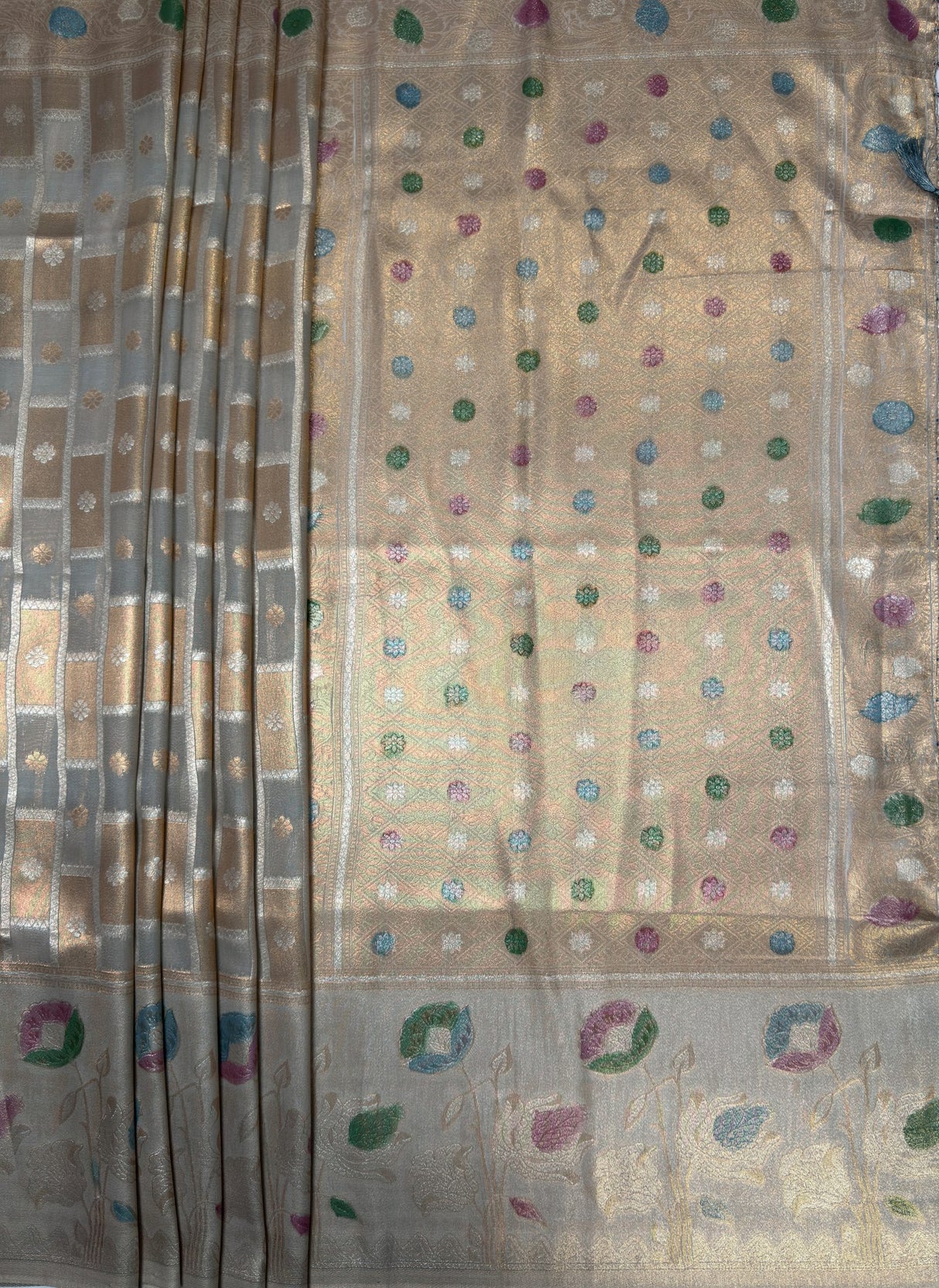 MIMOSA Grey Banarasi Art Silk Saree β Close-up of the lower drape and pleats