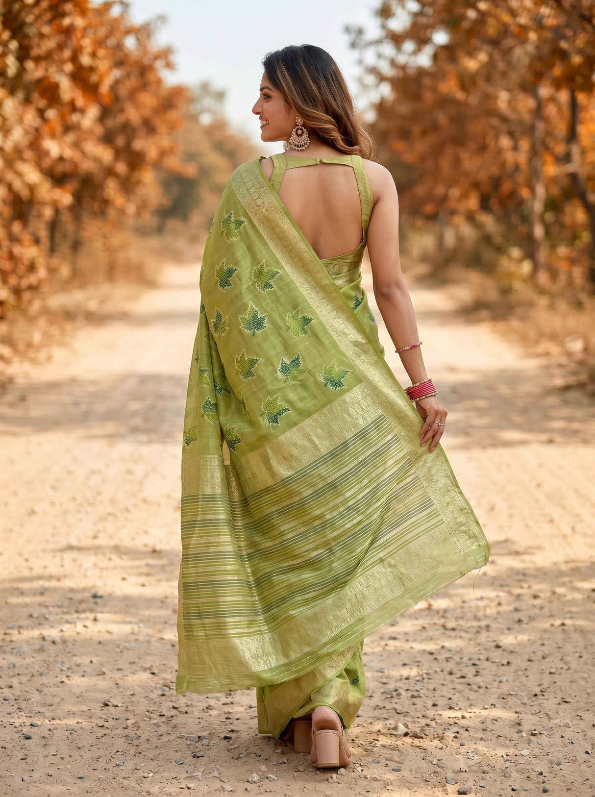 MIMOSA Saree Saree — pose 2 styling detail