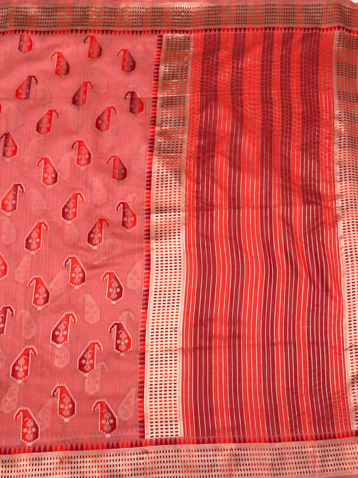 MIMOSA Gajari Banarasi Linen Saree β pallu and zari work detail