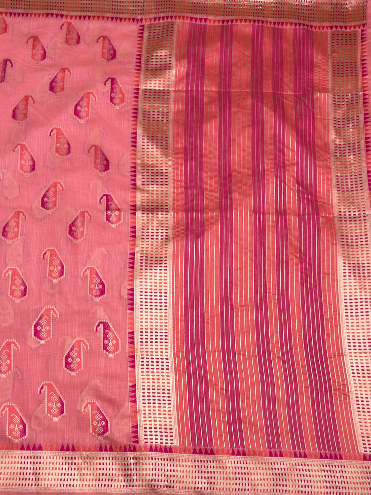 MIMOSA Pink Banarasi Linen Saree β pallu and zari work detail