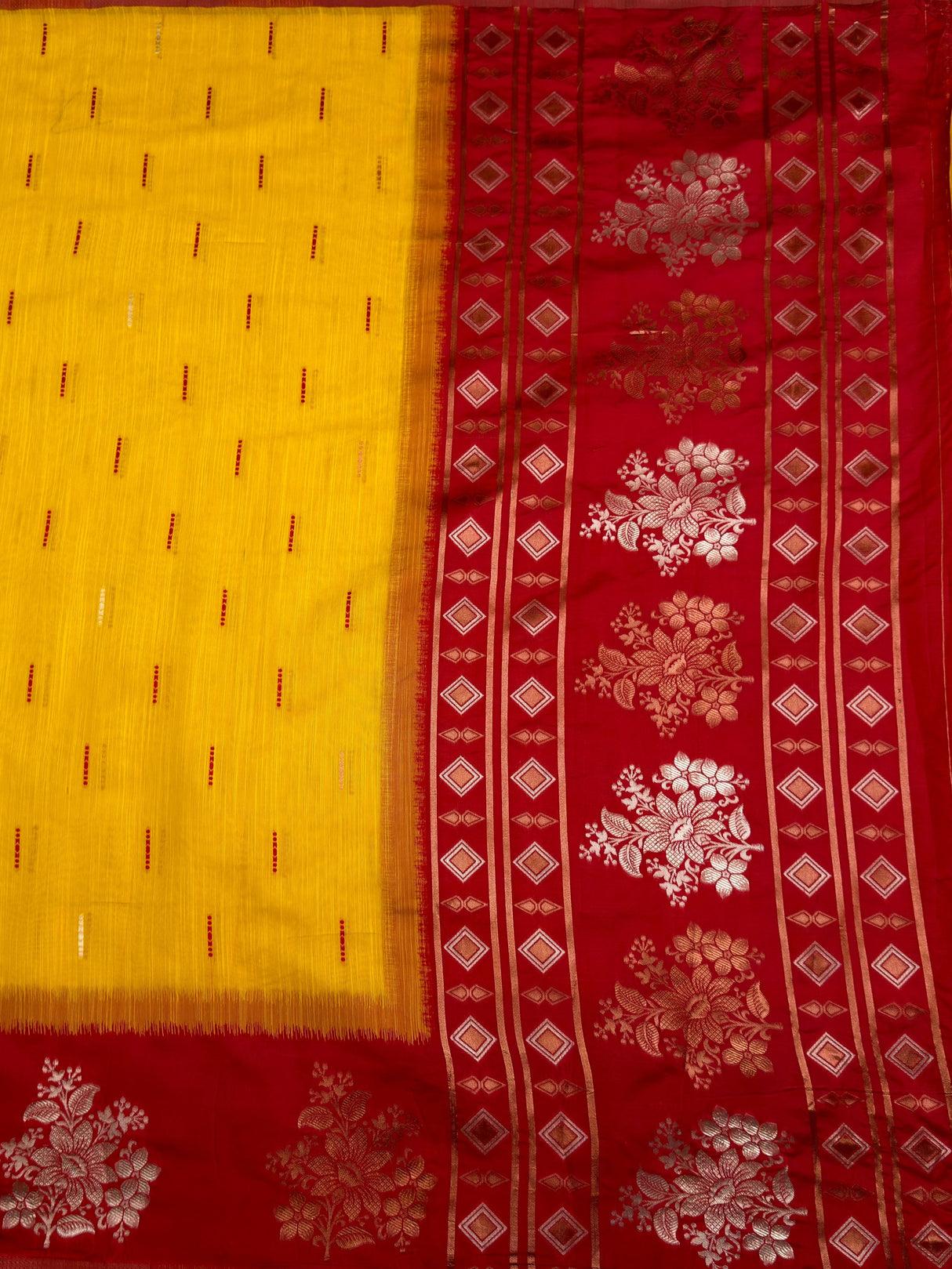 MIMOSA Gold Saree Saree — pallu and zari work detail