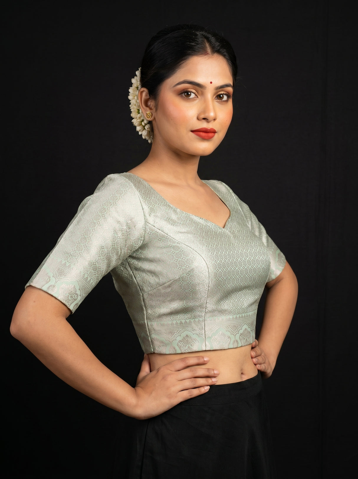 MIMOSA Liril Kanjivaram Art Silk Saree β Footwear and Hem Detail