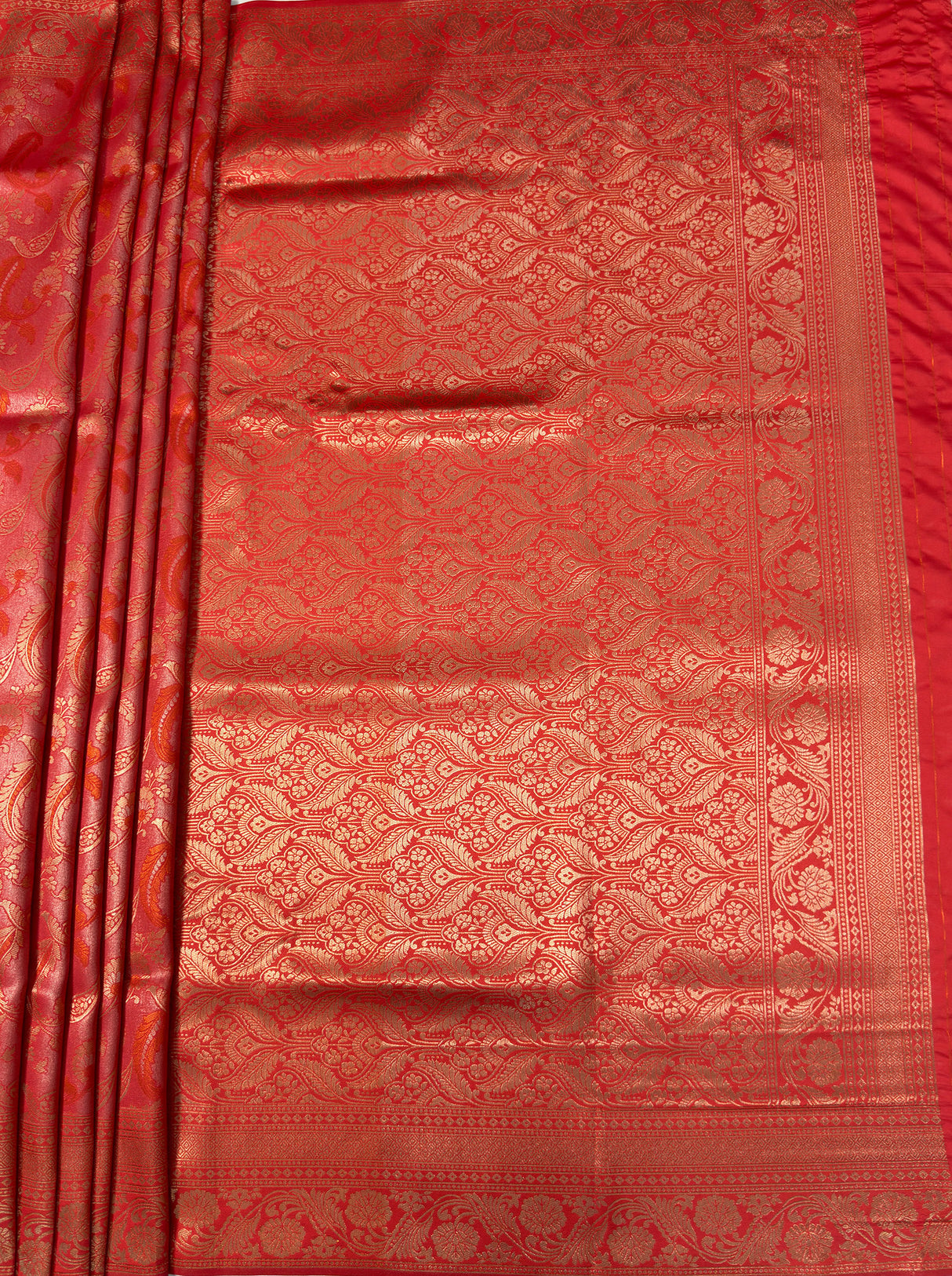 MIMOSA Strawberry Saree Saree — pallu and zari work detail