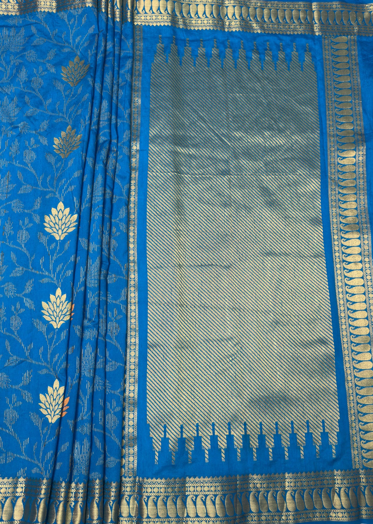 MIMOSA Ananda Banarasi Art Silk Saree β pallu and zari work detail