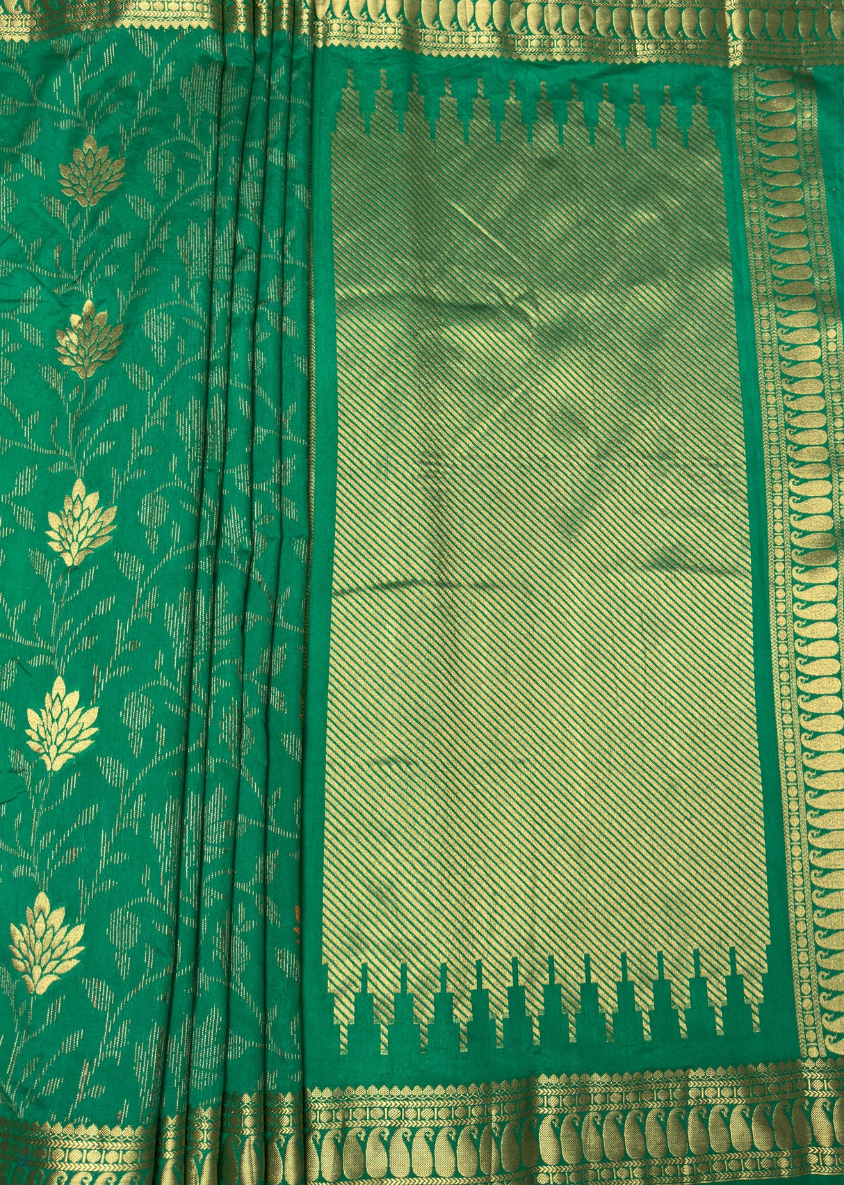 MIMOSA Rama Banarasi Art Silk Saree β pallu and zari work detail