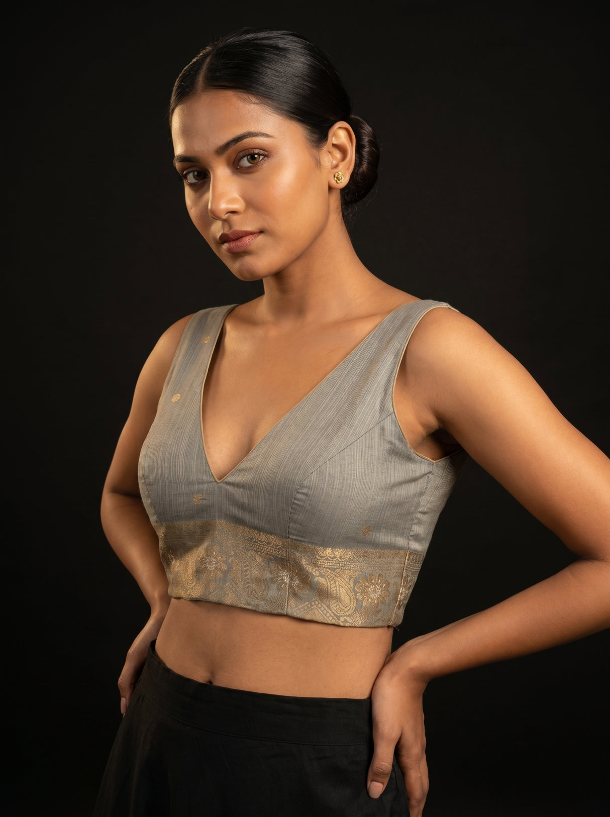 MIMOSA Grey Banarasi Linen Saree β blouse close-up