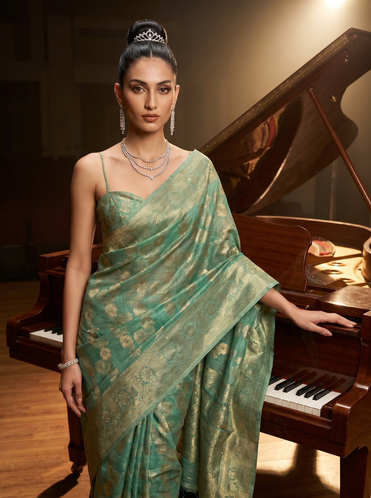 MIMOSA Rama Banarasi Linen Saree β Model Lifestyle Pose
