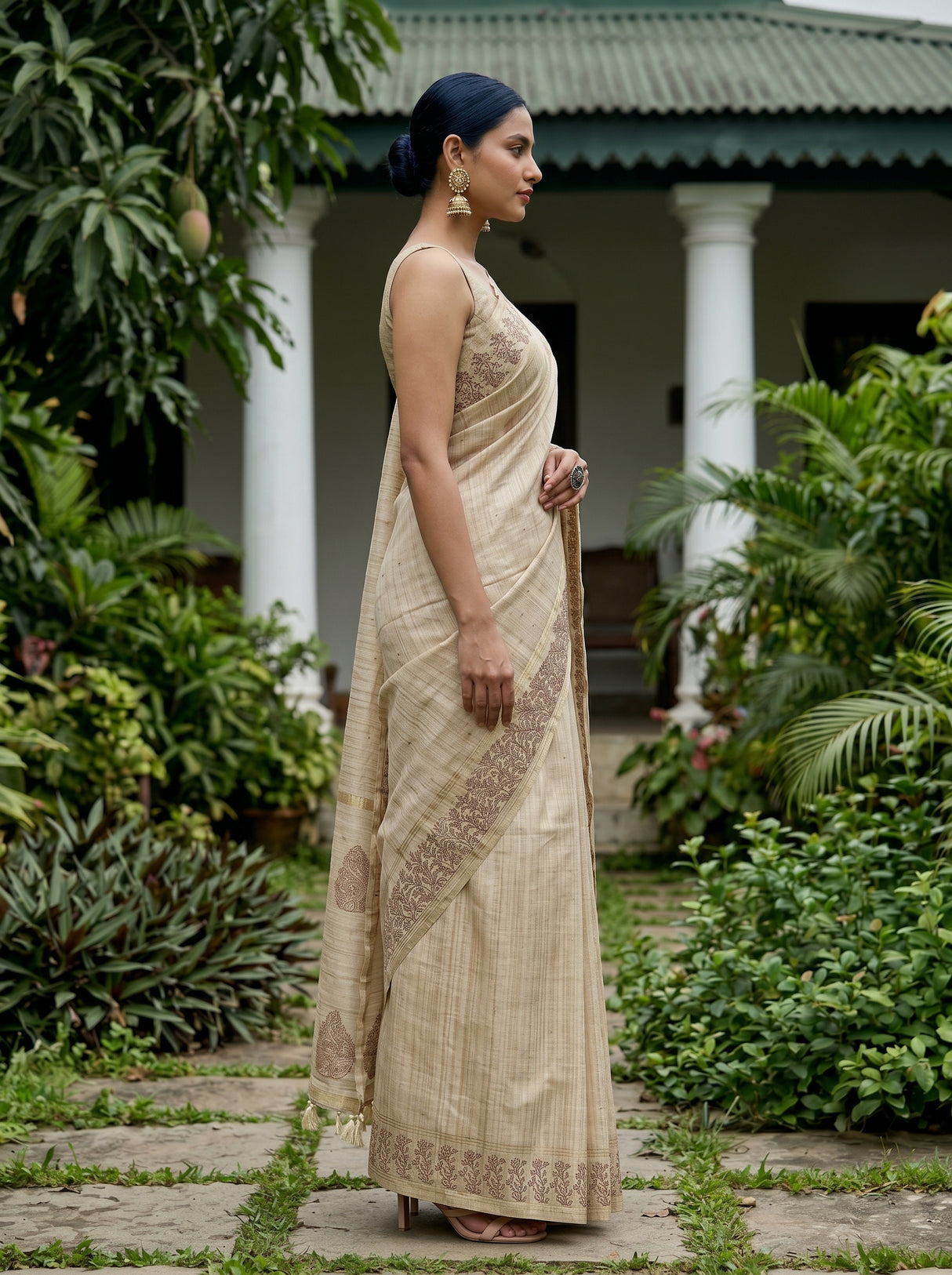 MIMOSA Tussar Saree Saree — pose 3 styling detail