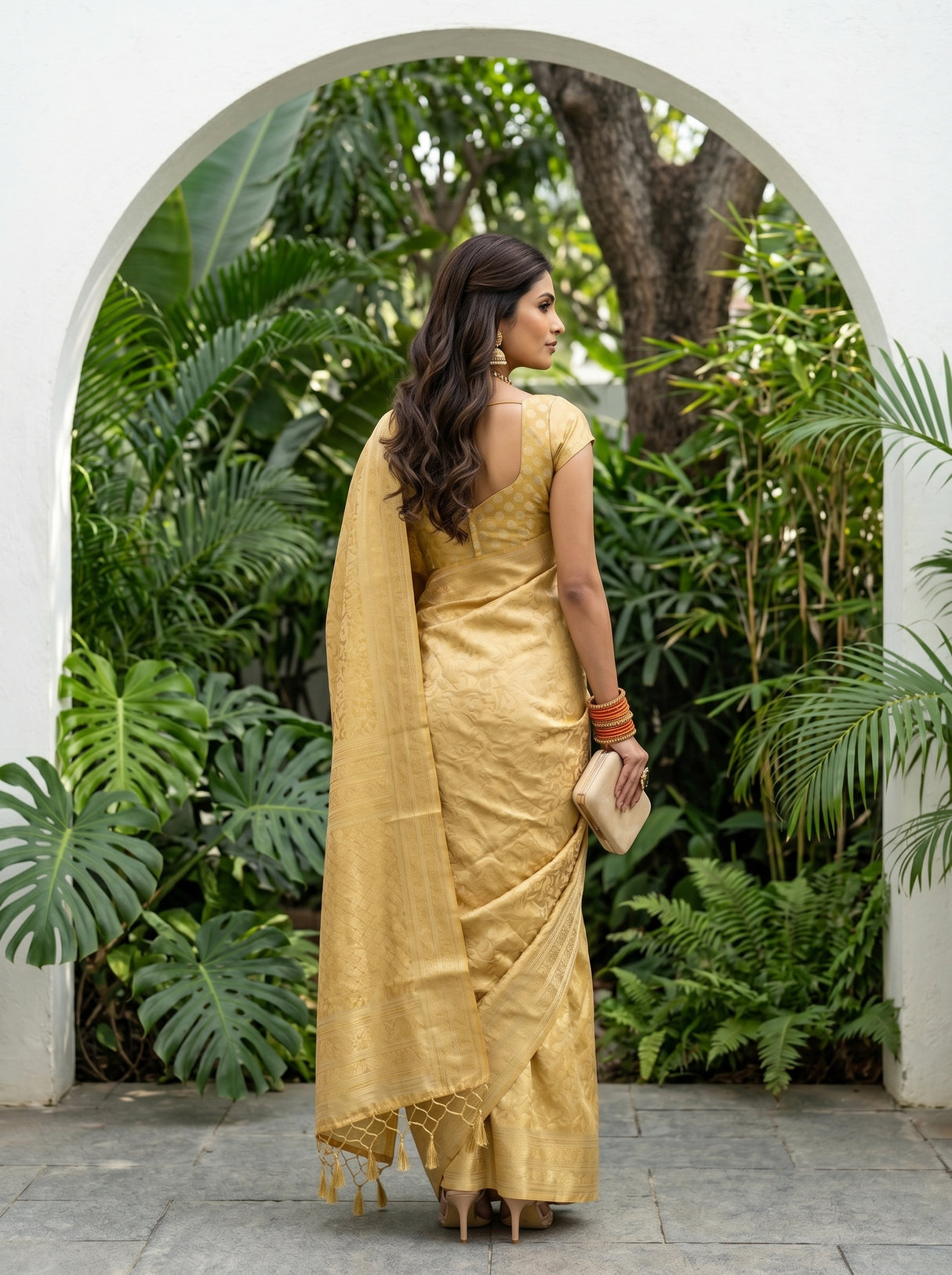 MIMOSA Saree Saree — pose 2 styling detail