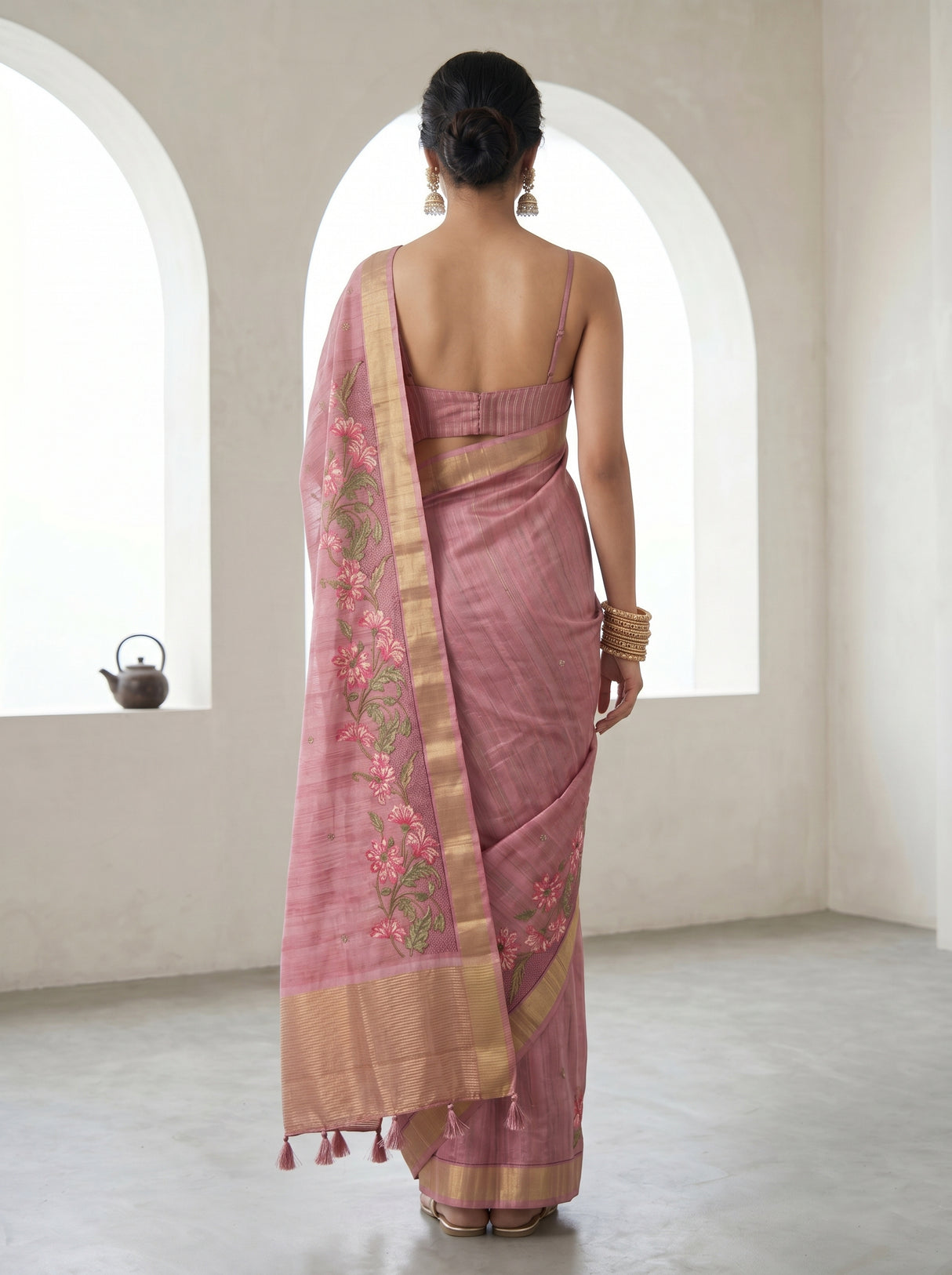 MIMOSA Saree Saree — pose 2 styling detail