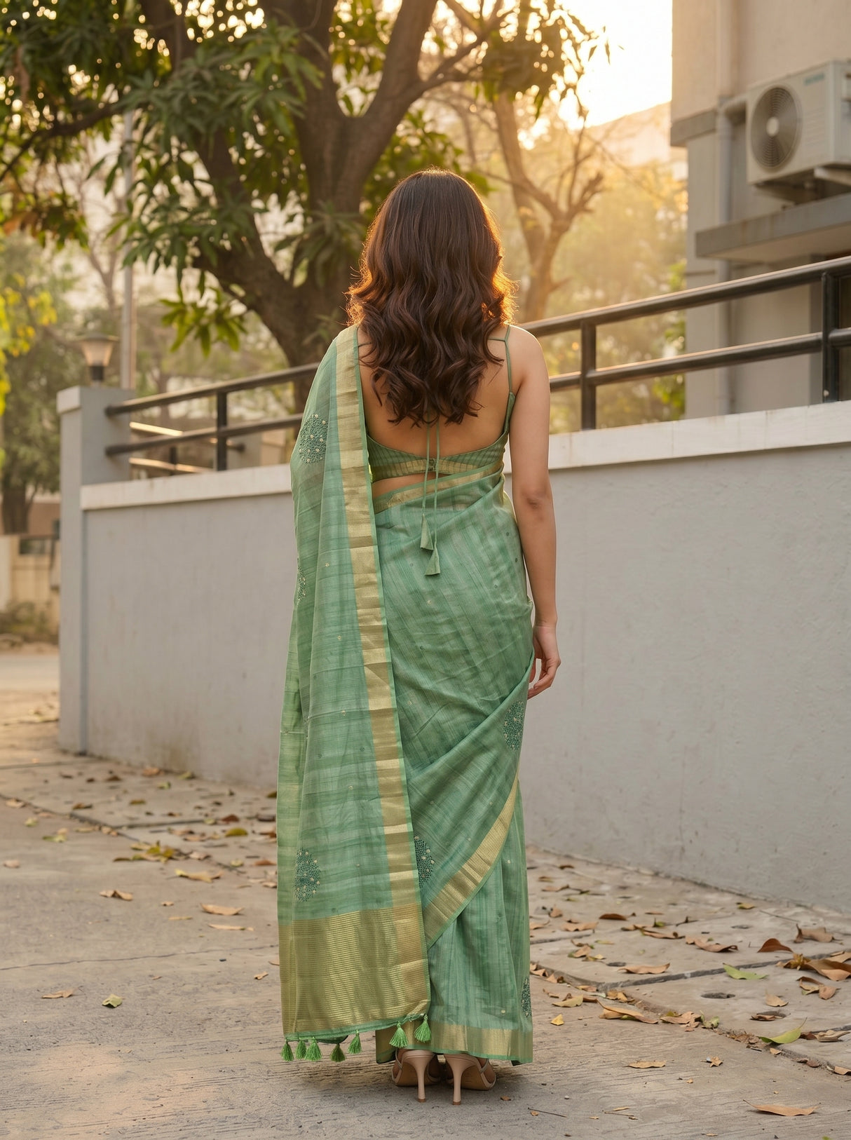 MIMOSA Saree Saree — pose 2 styling detail