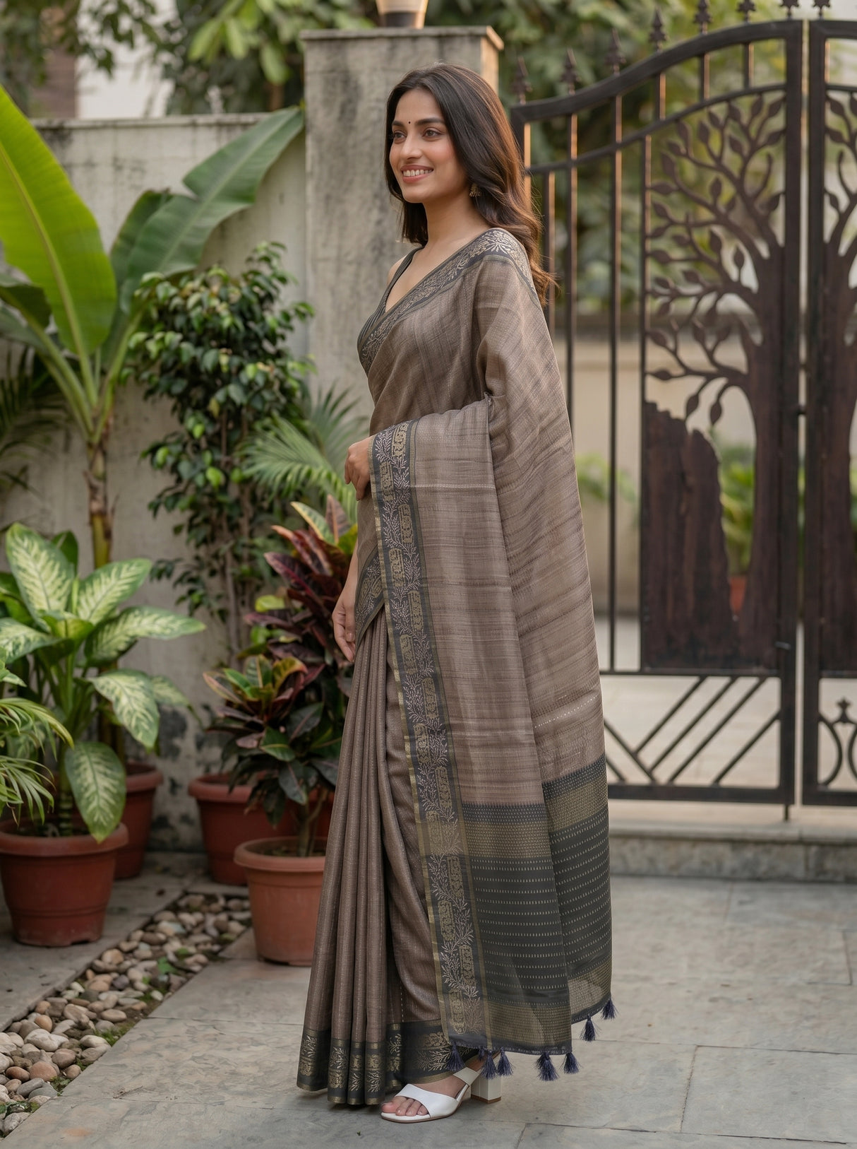 MIMOSA Saree Saree — pose 3 styling detail