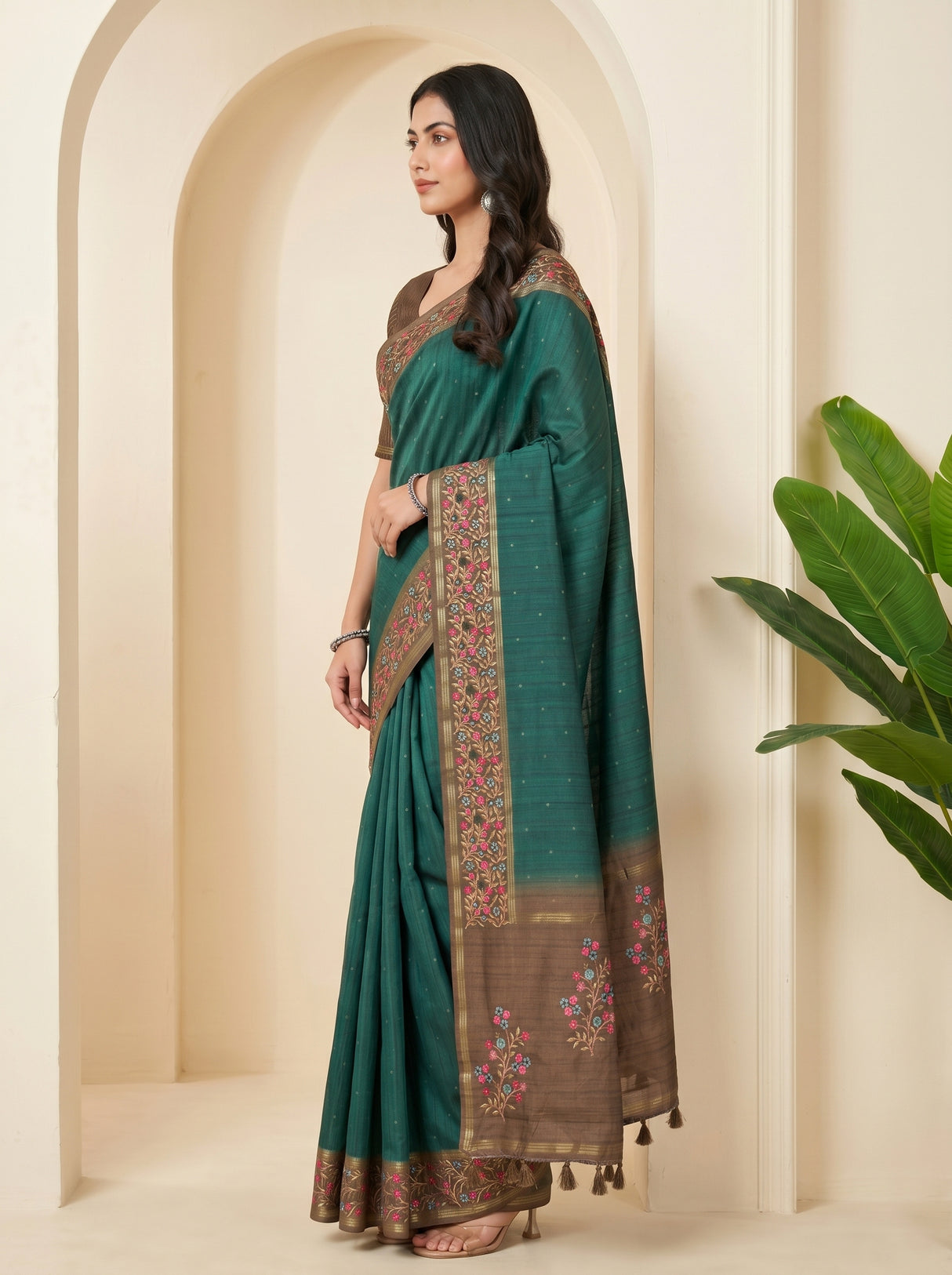 MIMOSA Saree Saree — pose 3 styling detail