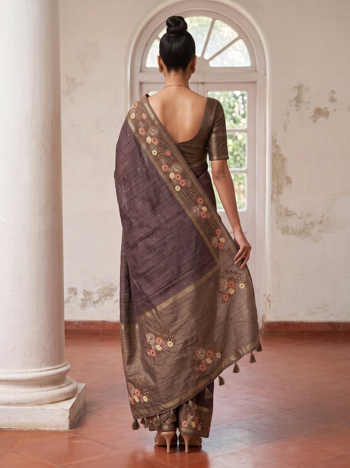 MIMOSA Saree Saree — pose 2 styling detail