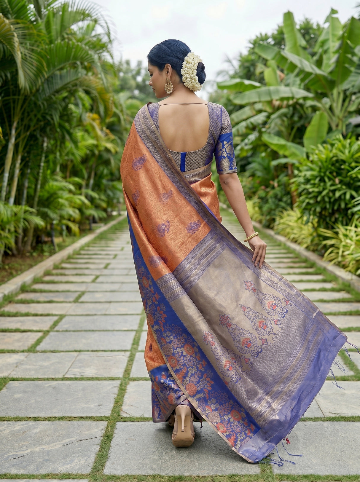 MIMOSA Saree Saree — pose 2 styling detail