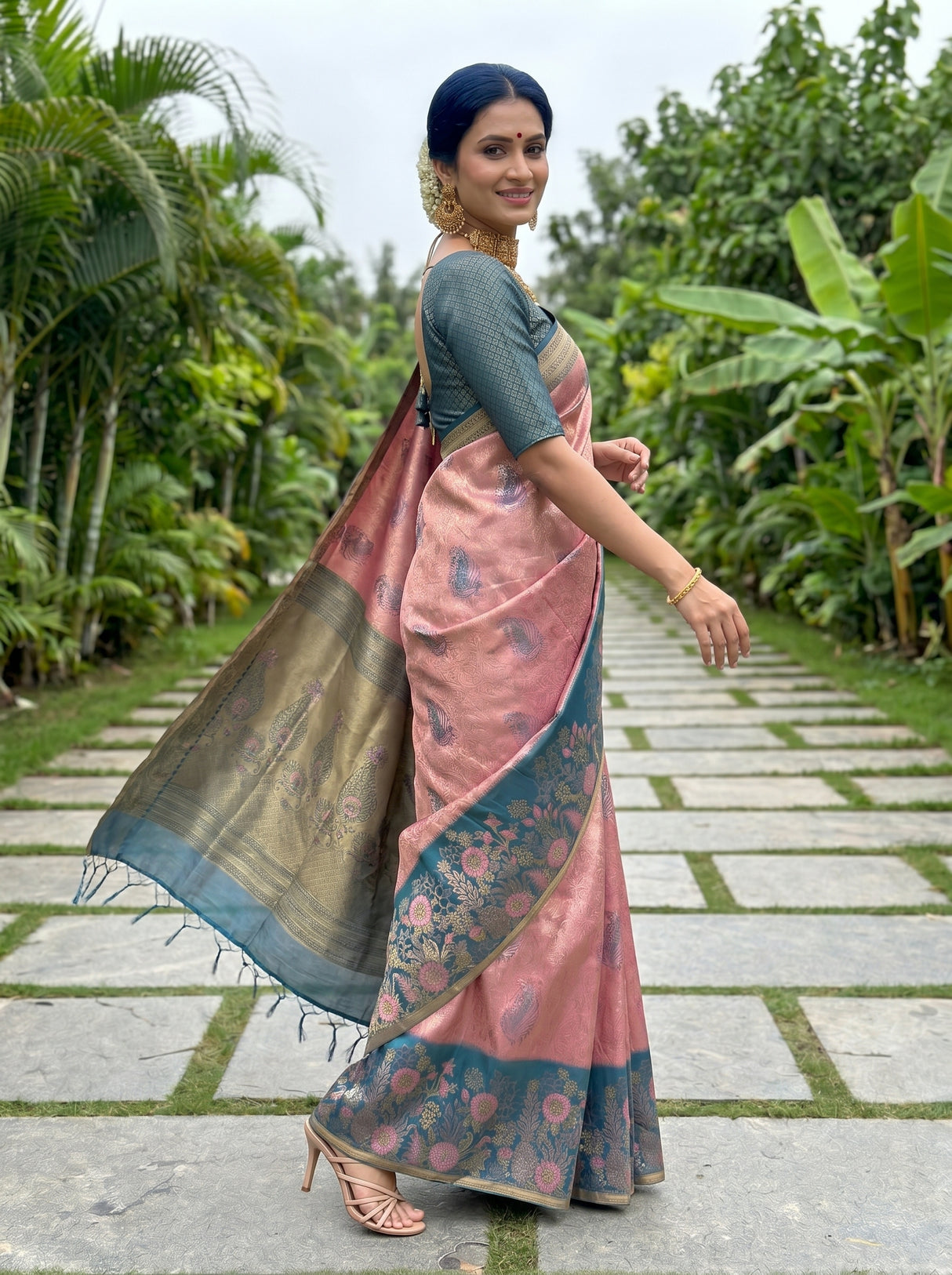 MIMOSA Saree Saree — pose 9 styling detail