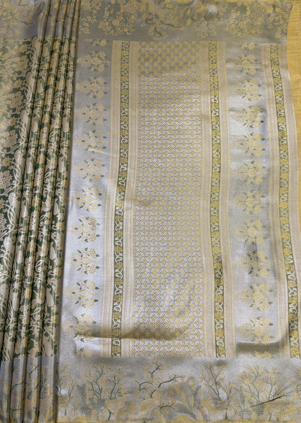 MIMOSA Gold Kanjivaram Art Silk Saree β pallu and zari work detail